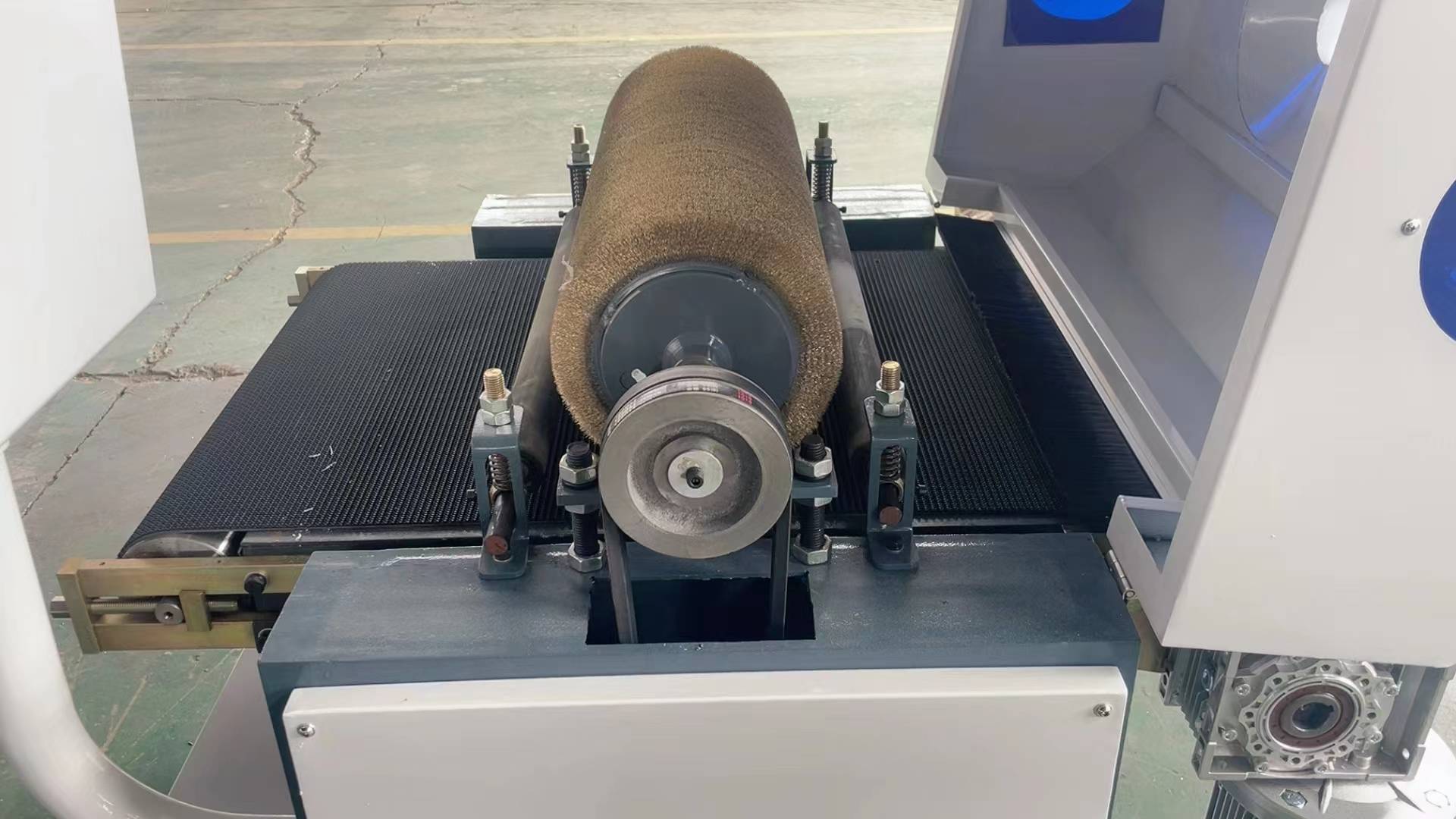数控打磨机广泛应用于各种金属材料的打磨,抛光,表面处理等领域_加工