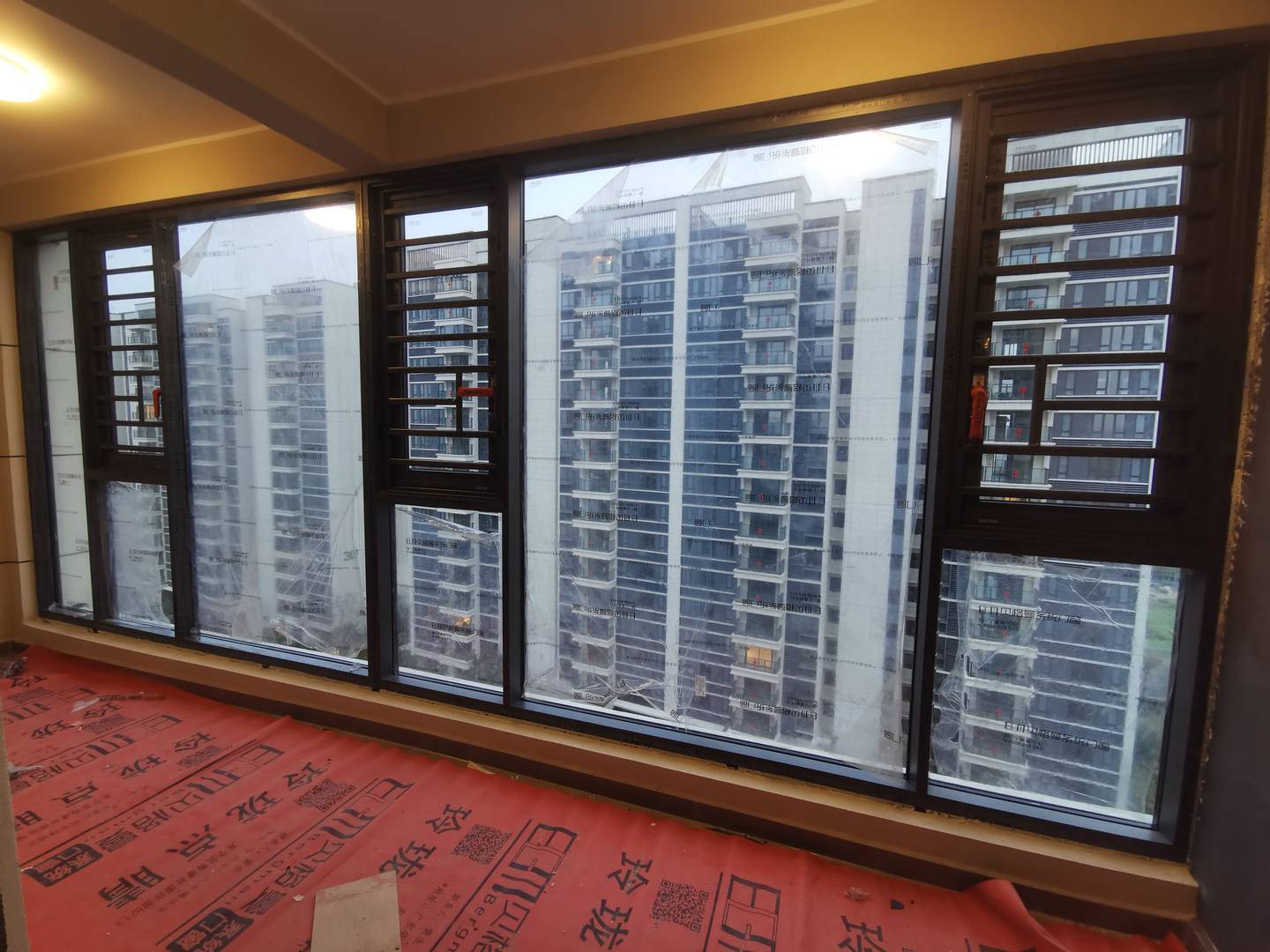 封阳台起居室,广州贝格曼提供隔噪音铝合金门窗定制方案_生活_女士