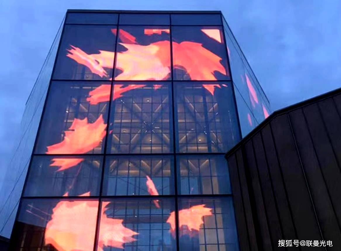 玻璃幕墙led透明屏与灯条屏有这些区别_进行_显示_效果