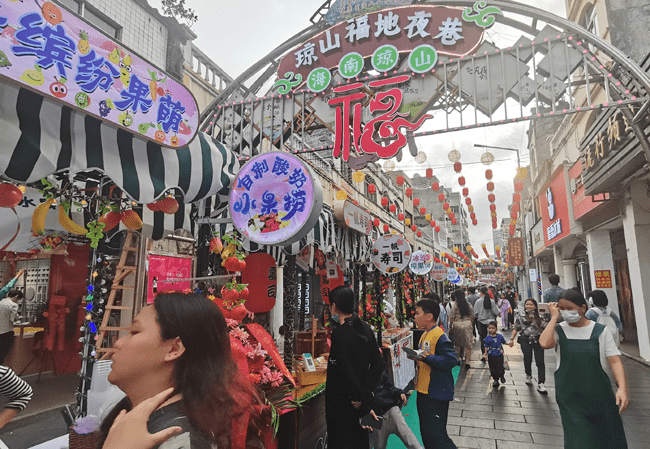 美食云集 "撞击"味蕾 海口琼山福地夜巷开街 打造"夜经济"示范点_肉片