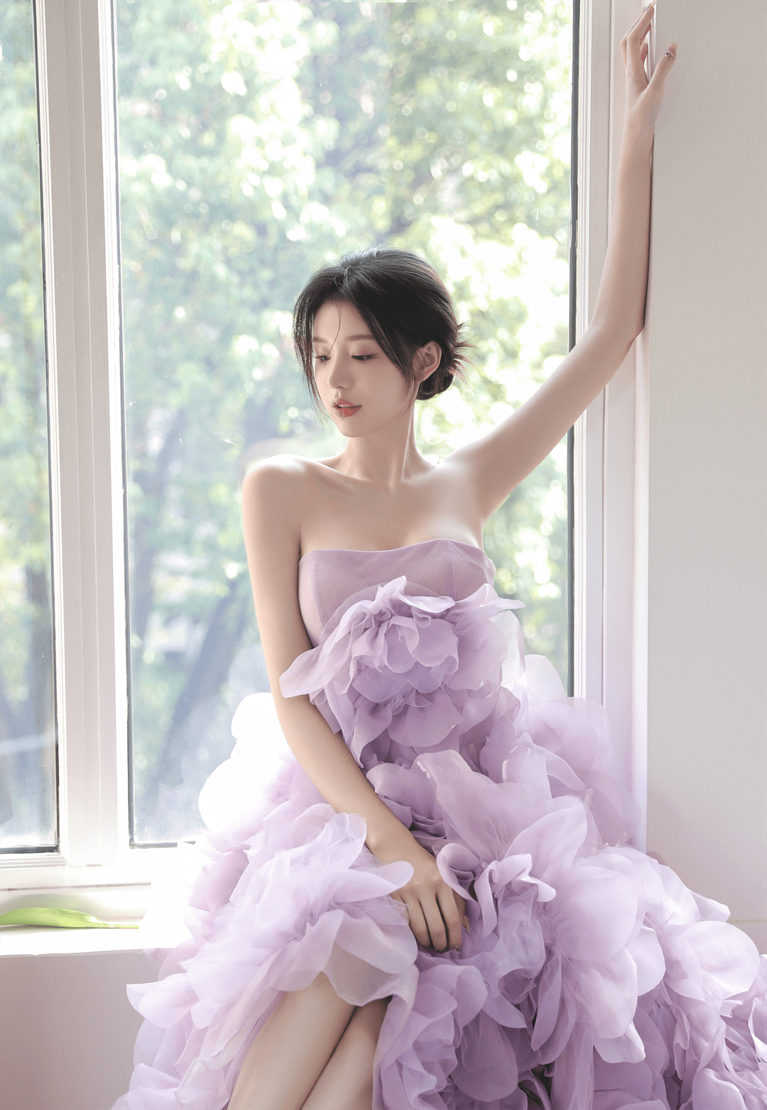 紫色吊带裙美女丰满高挑身材性感写真_美女图片_mm4000图片大全