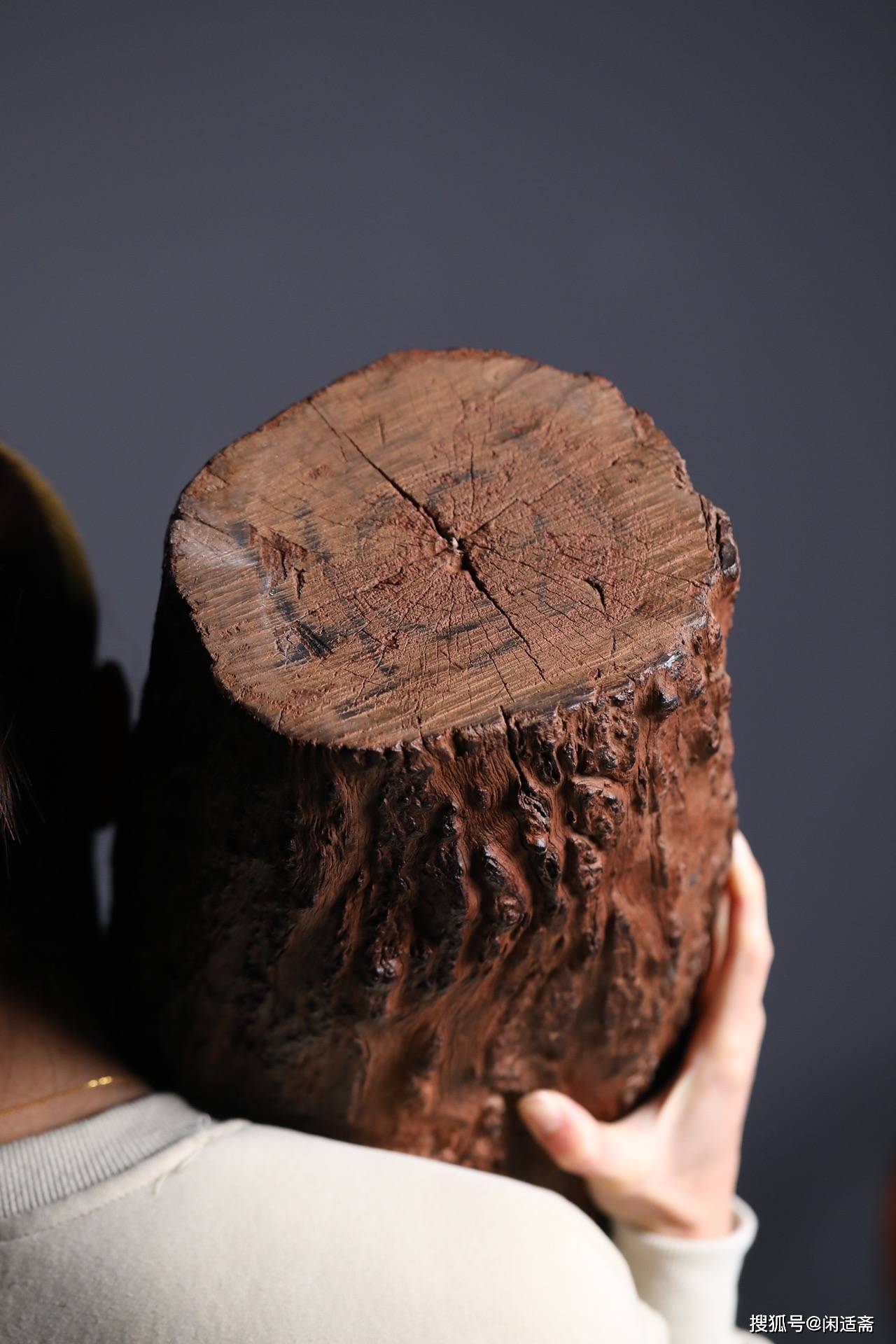 来自大自然的恩赐,老挝大红酸枝满瘤疤,风水柱_底座_包浆_纹理