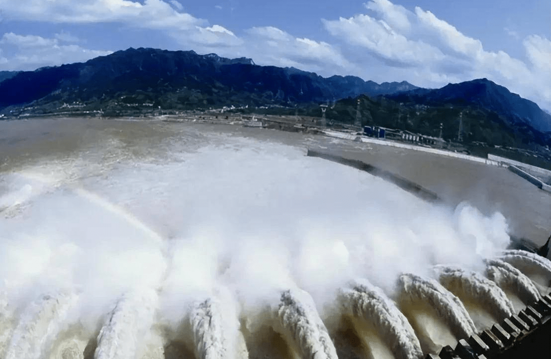 三峡大坝建成几十年,为何今年才实现满发?2250万千瓦能做什么?