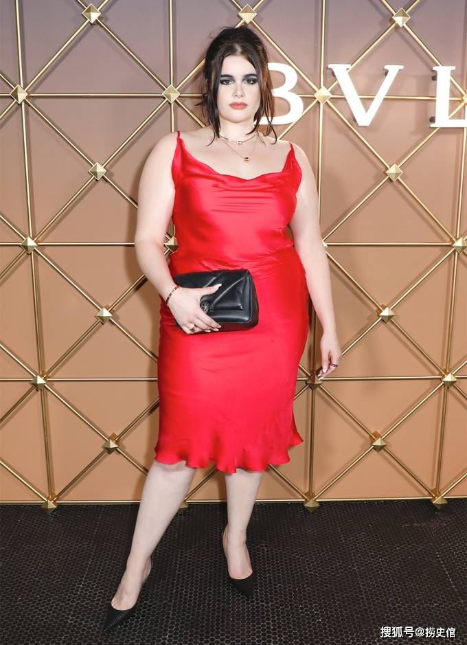 图为芭比·费雷拉(barbie ferreira)在2021 服装学院慈善活动上.