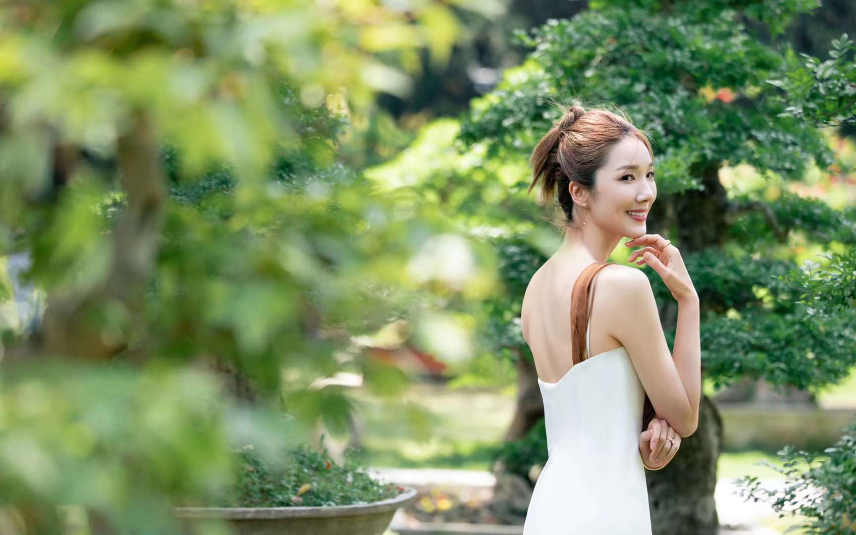 李亚男绿野古纱大片沐春风_白日_光影