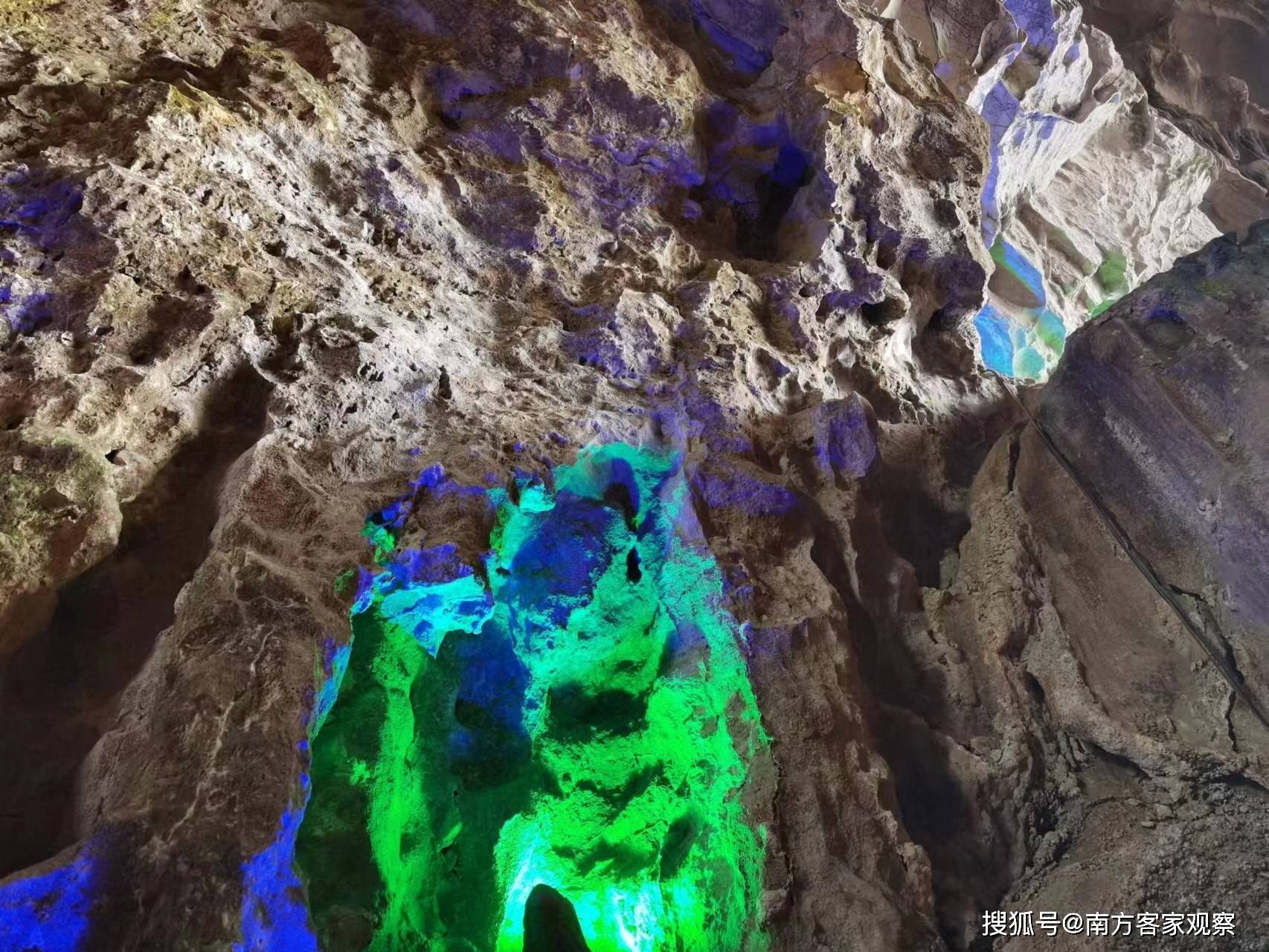 石笋石柱齐捧场 千滴万滴送清凉-搜狐大视野-搜狐新闻