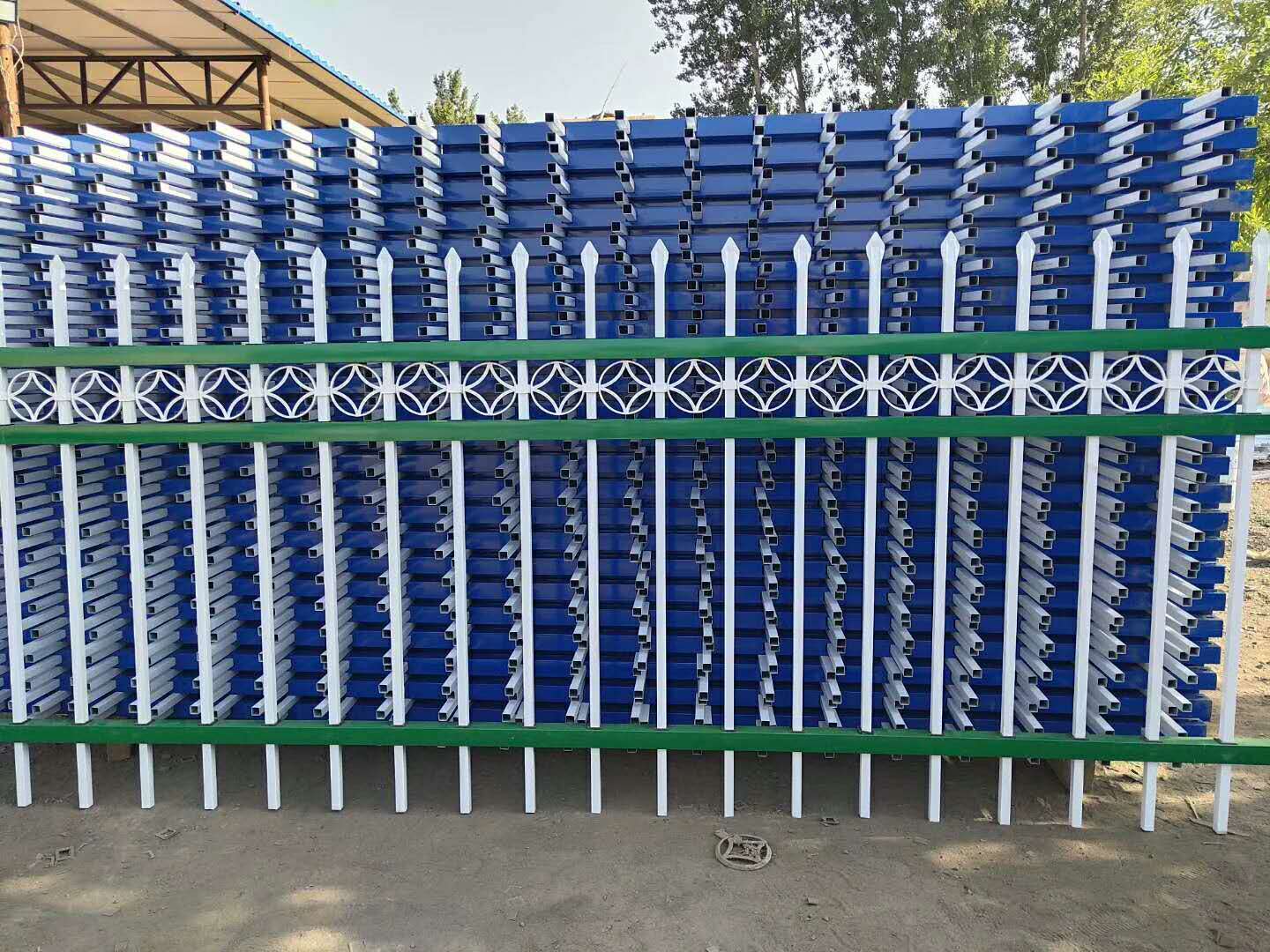 通透铁艺围墙栏杆农村用@风景一直在人生路上_生命_从容_景色