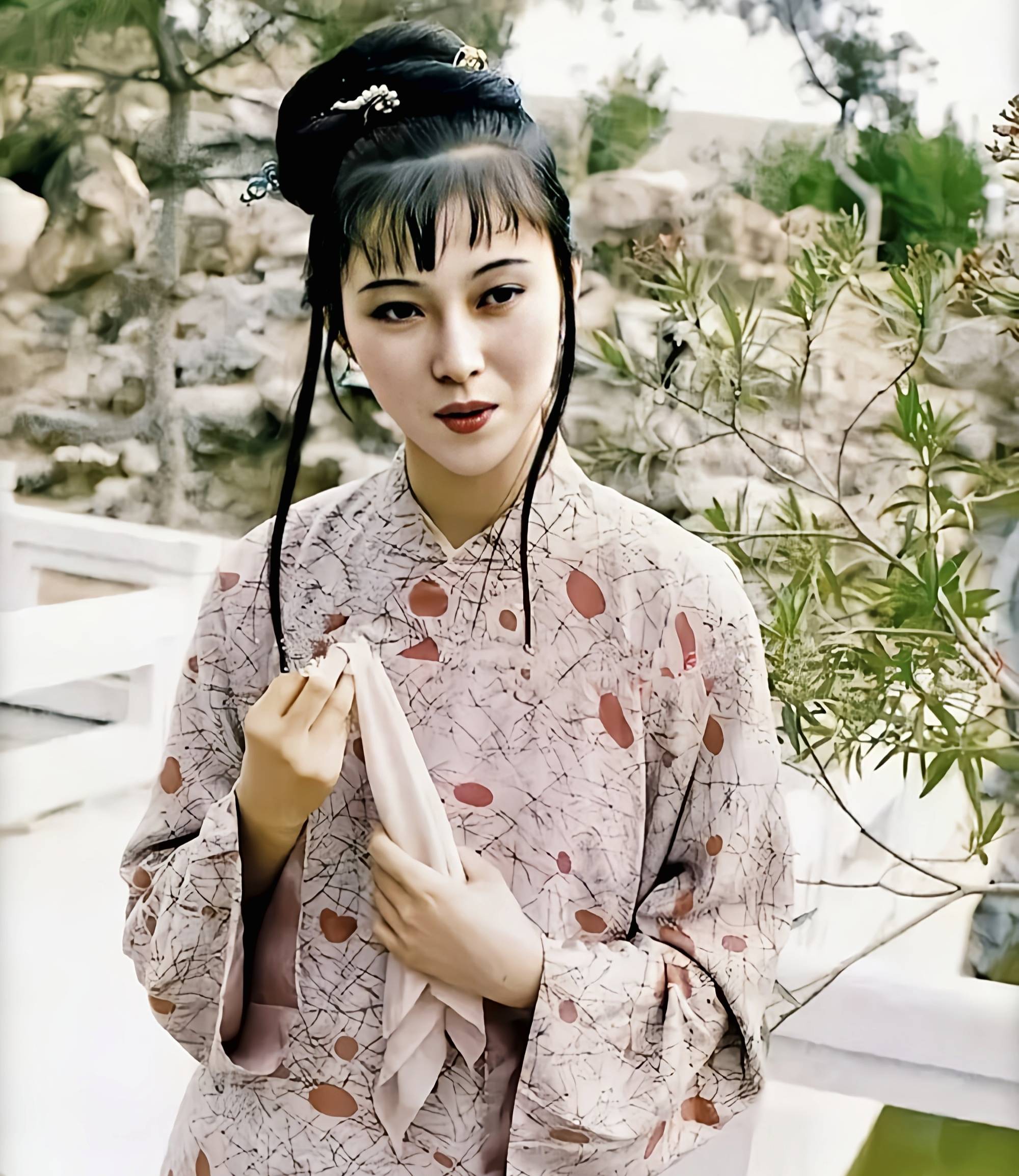 在《红楼梦》中,邢蚰烟只是一个小小的配角,她的存在有何意义?