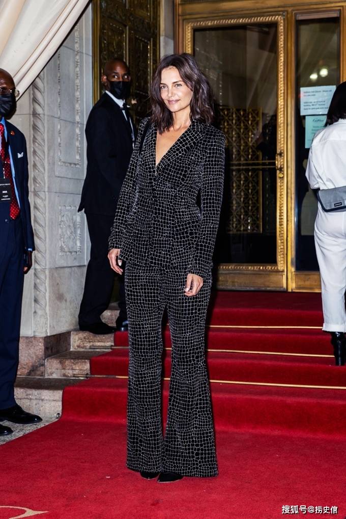 凯蒂·霍尔姆斯出街照,性感随性气质文艺,有时就像一幅画_连衣裙_电影