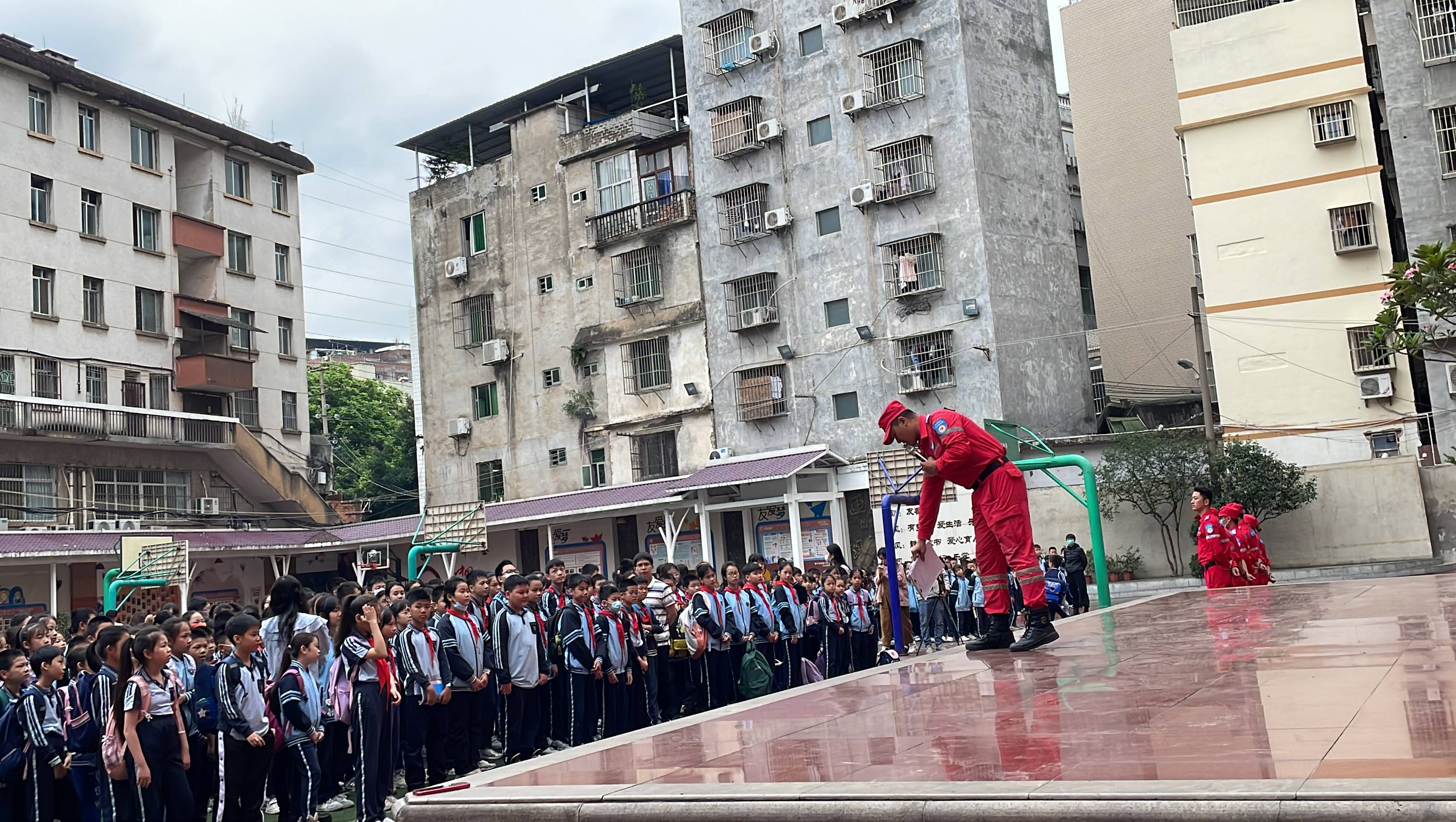 都江堰友爱小学图片