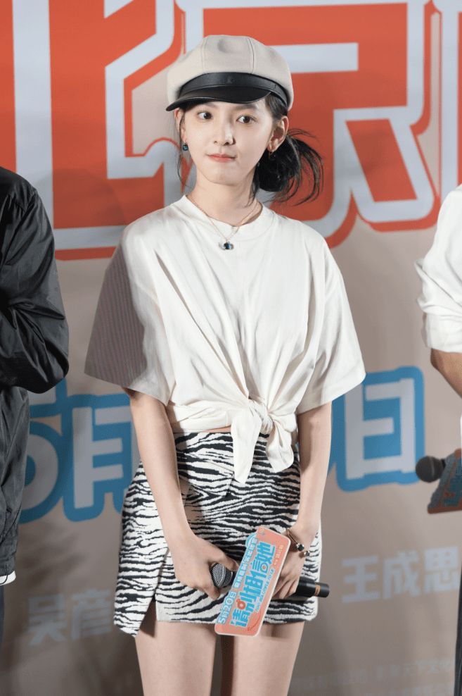 爱情喜剧《请别相信她》首映 艾伦夸章若楠又美戏又好_白娜_电影_方耀