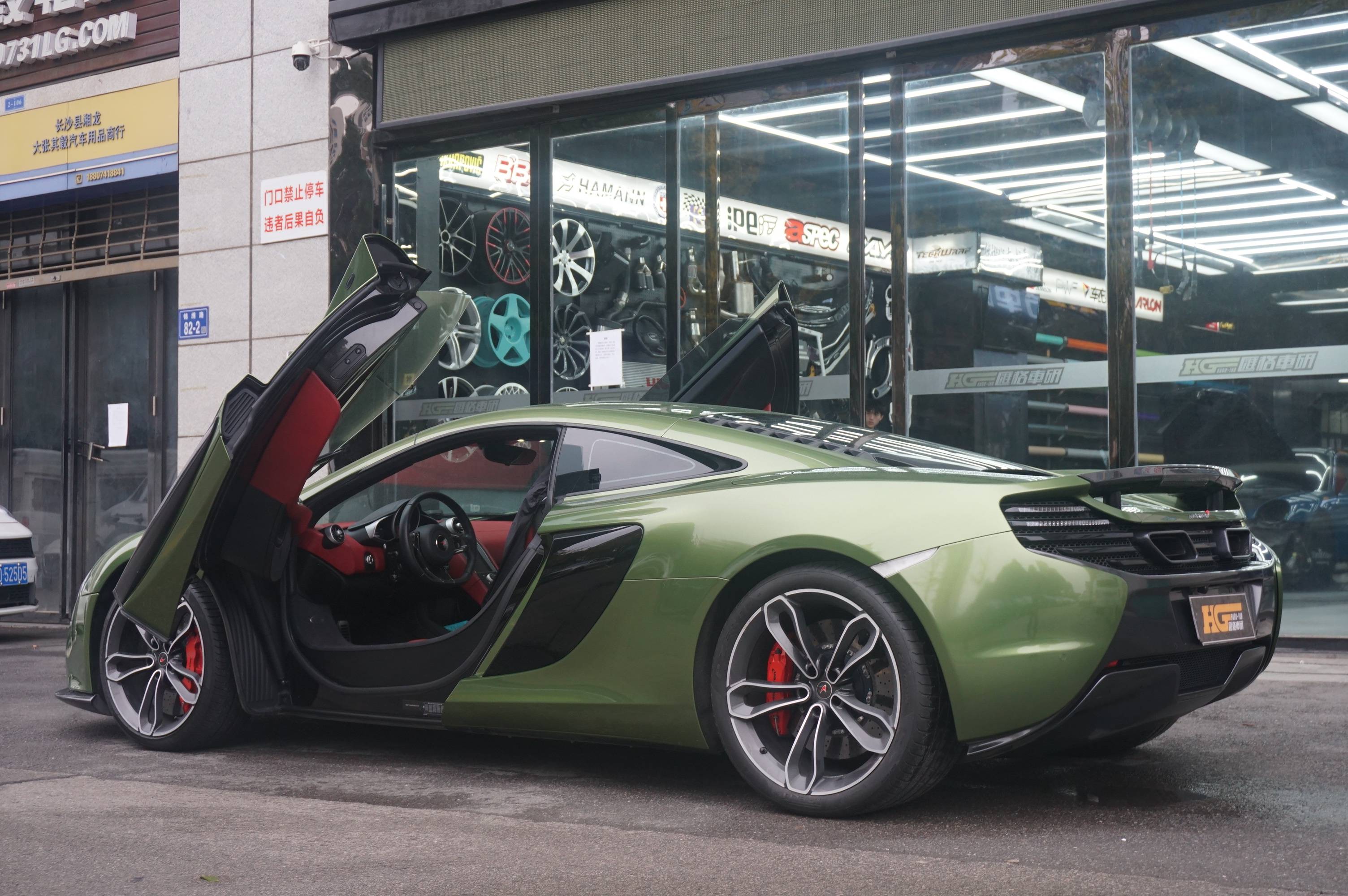 长沙汽车改色贴膜 长沙实体贴膜店 迈凯伦贴膜 曼巴绿 长沙汇格车研