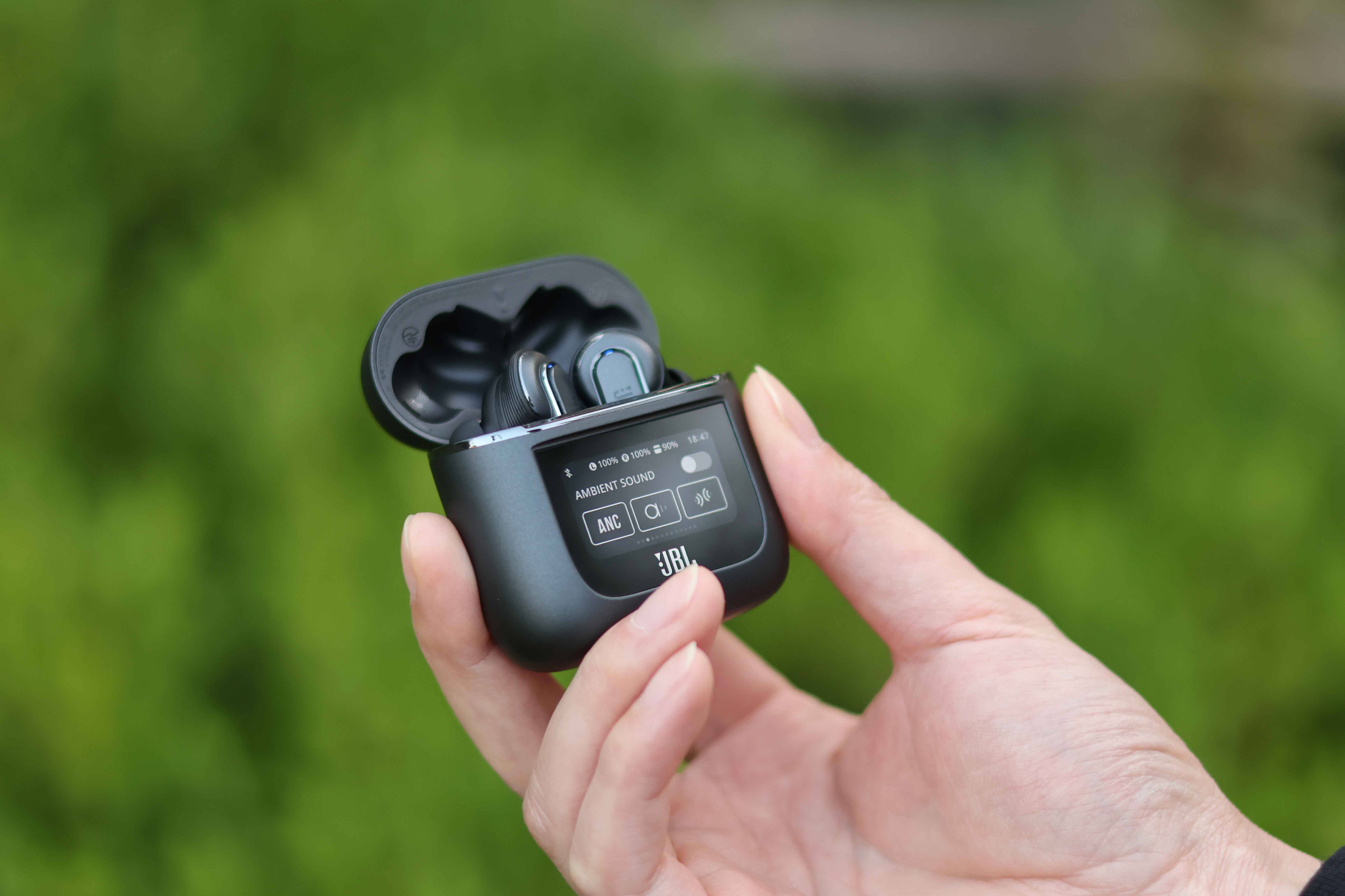 带屏幕的静噪蓝牙耳机,jbl tour pro2评测,专业音效解锁多样玩法_方面