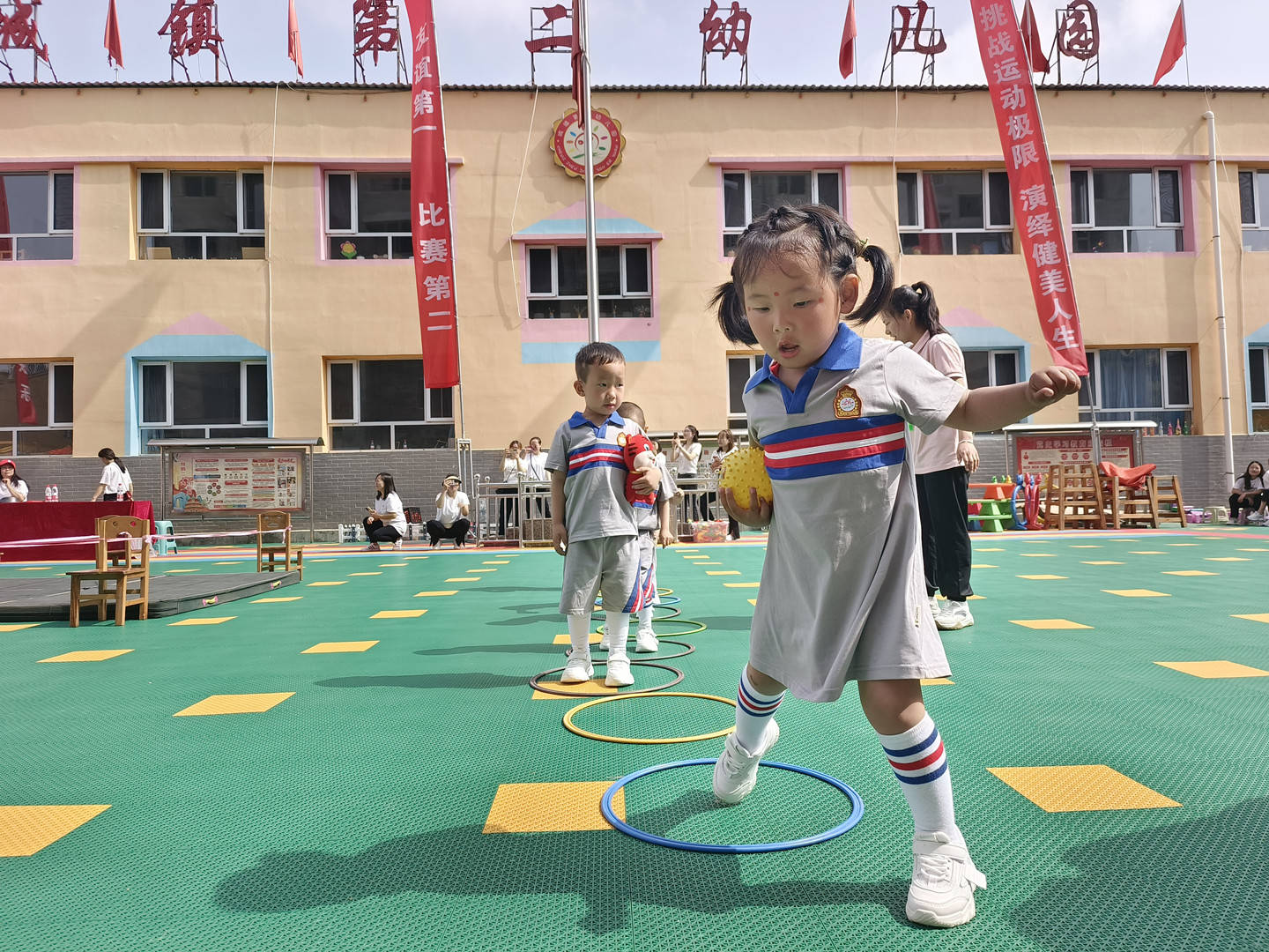 城鎮第三幼兒園副園長郭雲霞,沙坡小學劉紅波,靈丘一中德育主任崔鵬宇