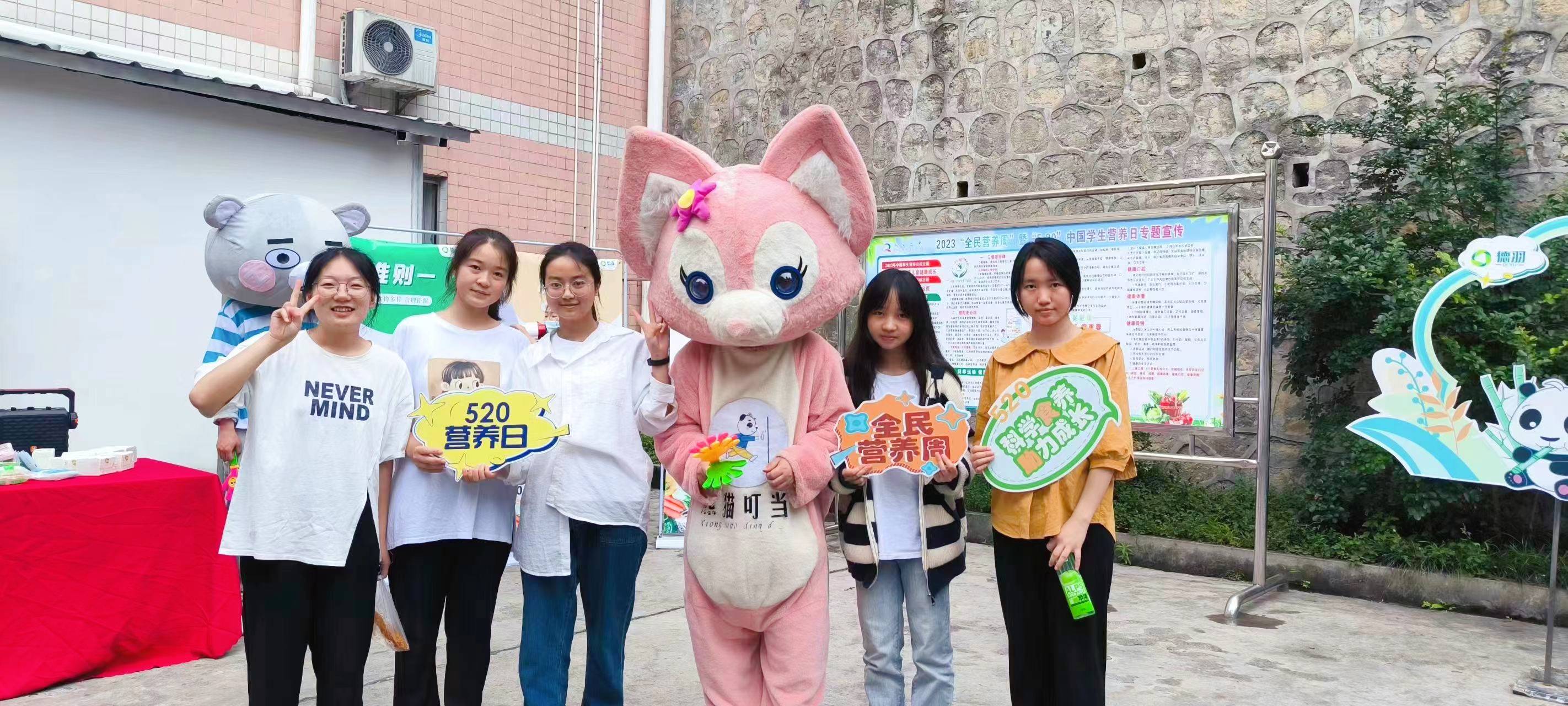 与普及工作,活动以有奖知识问答,现场签到,营养健康知识宣传,展板海报