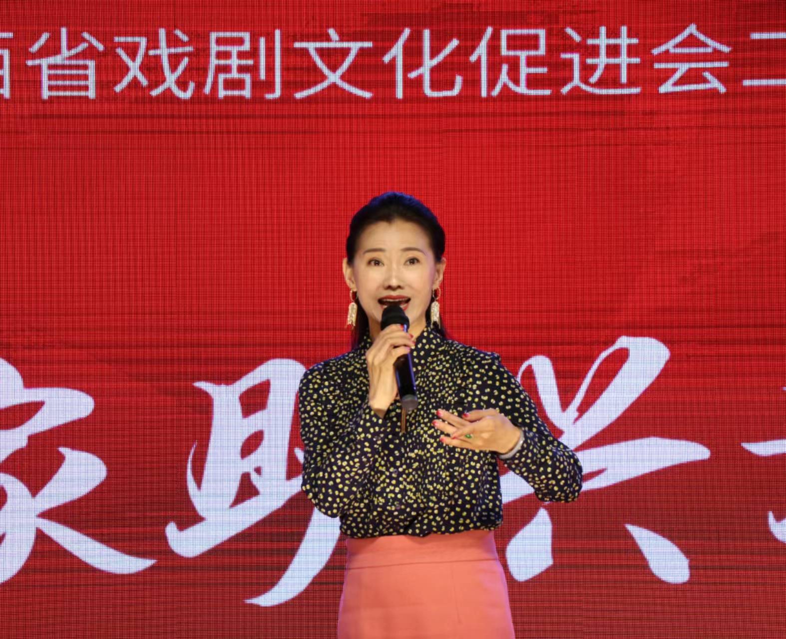 青年晋剧表演艺术家,第31届中国戏剧梅花奖获得者:郑芳芳演唱"花打朝"