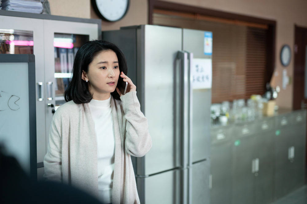 电视剧《熟年》热播 赵秦饰"周琴"分寸感赢得观众缘_家庭_倪伟强_作品