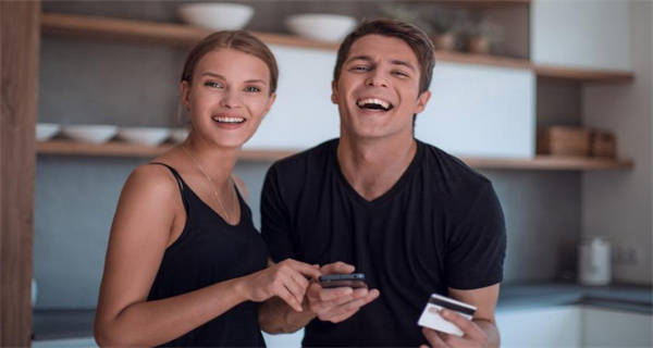 选择多用户B2B2C商城系统，可为企业带来诸多优势（多用户商城开发,按需定制!）