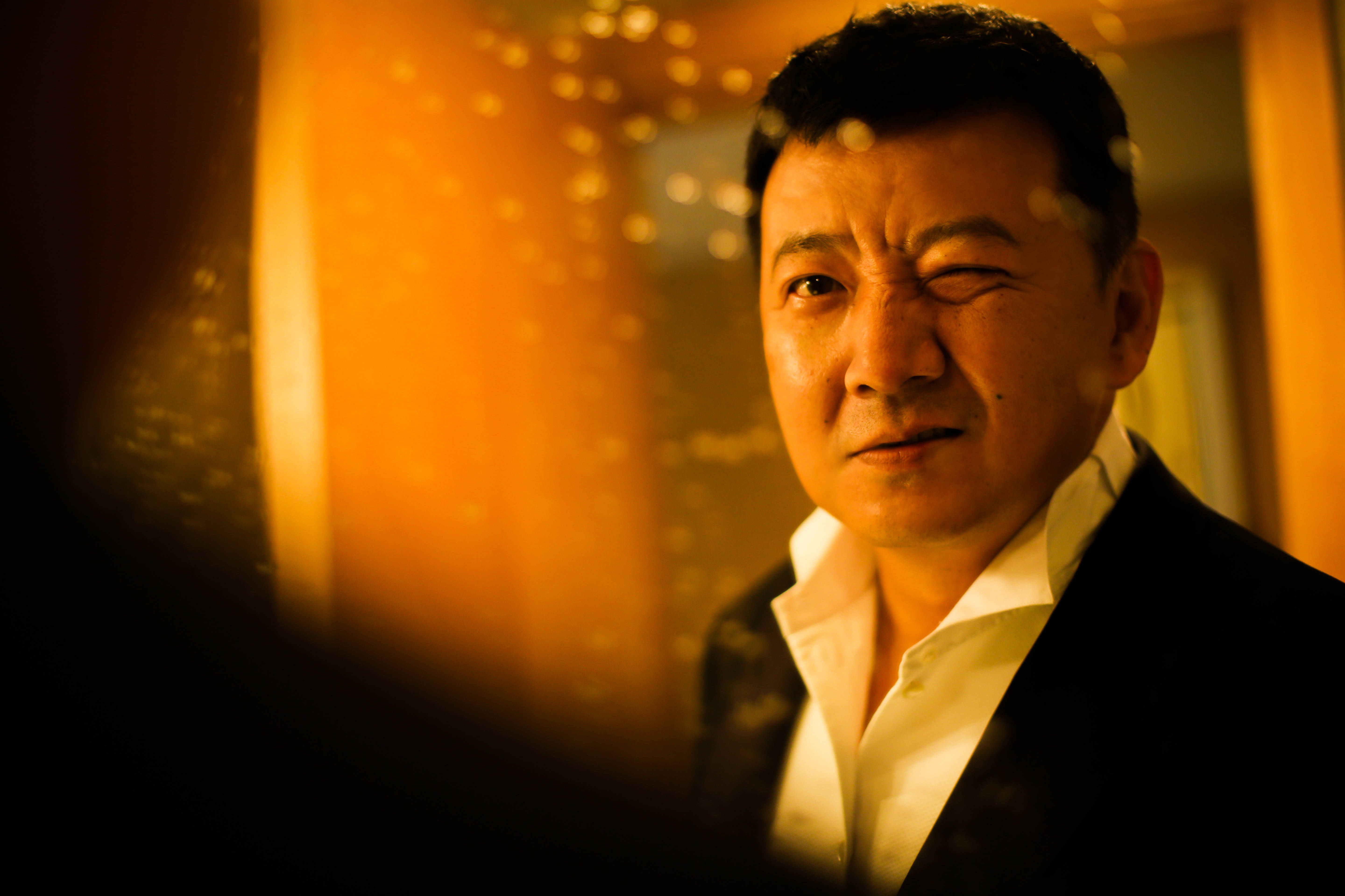 王砚辉,2004年,凭借话剧《打 工棚》获得文华表演奖最佳男演员奖.