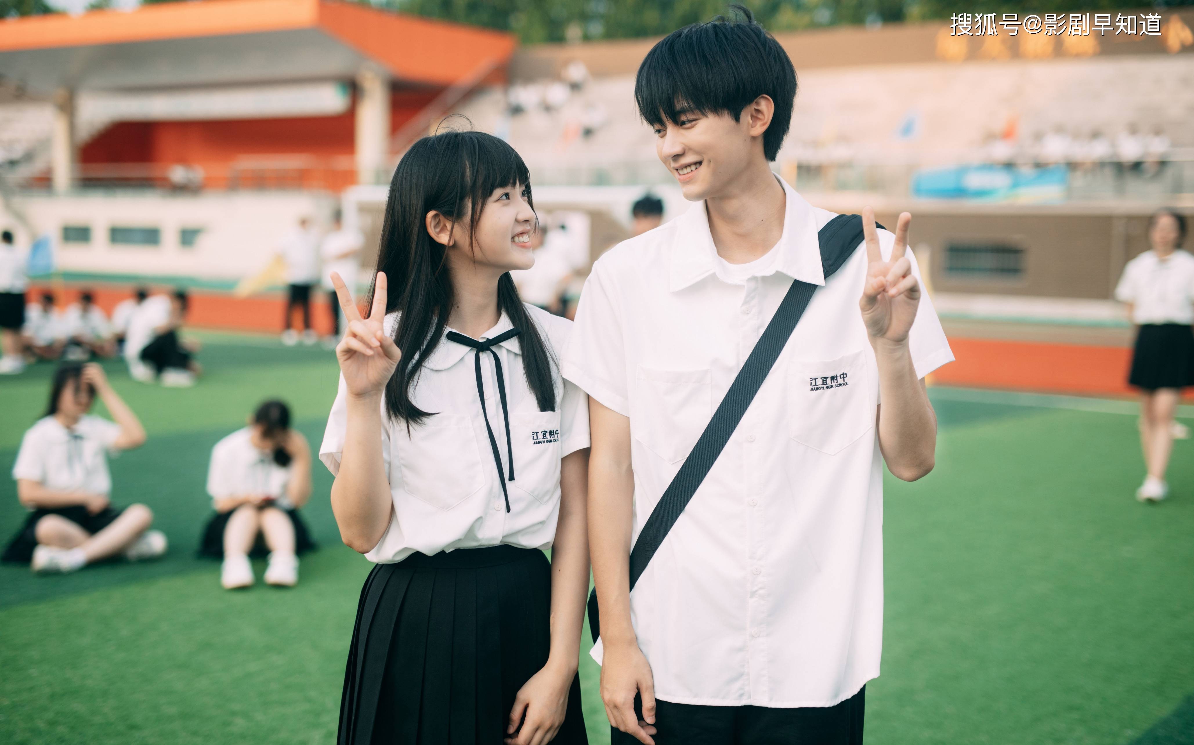 校园剧小甜剧《当我飞奔向你》,遇特殊情况,男二,男三接连换角_高冷