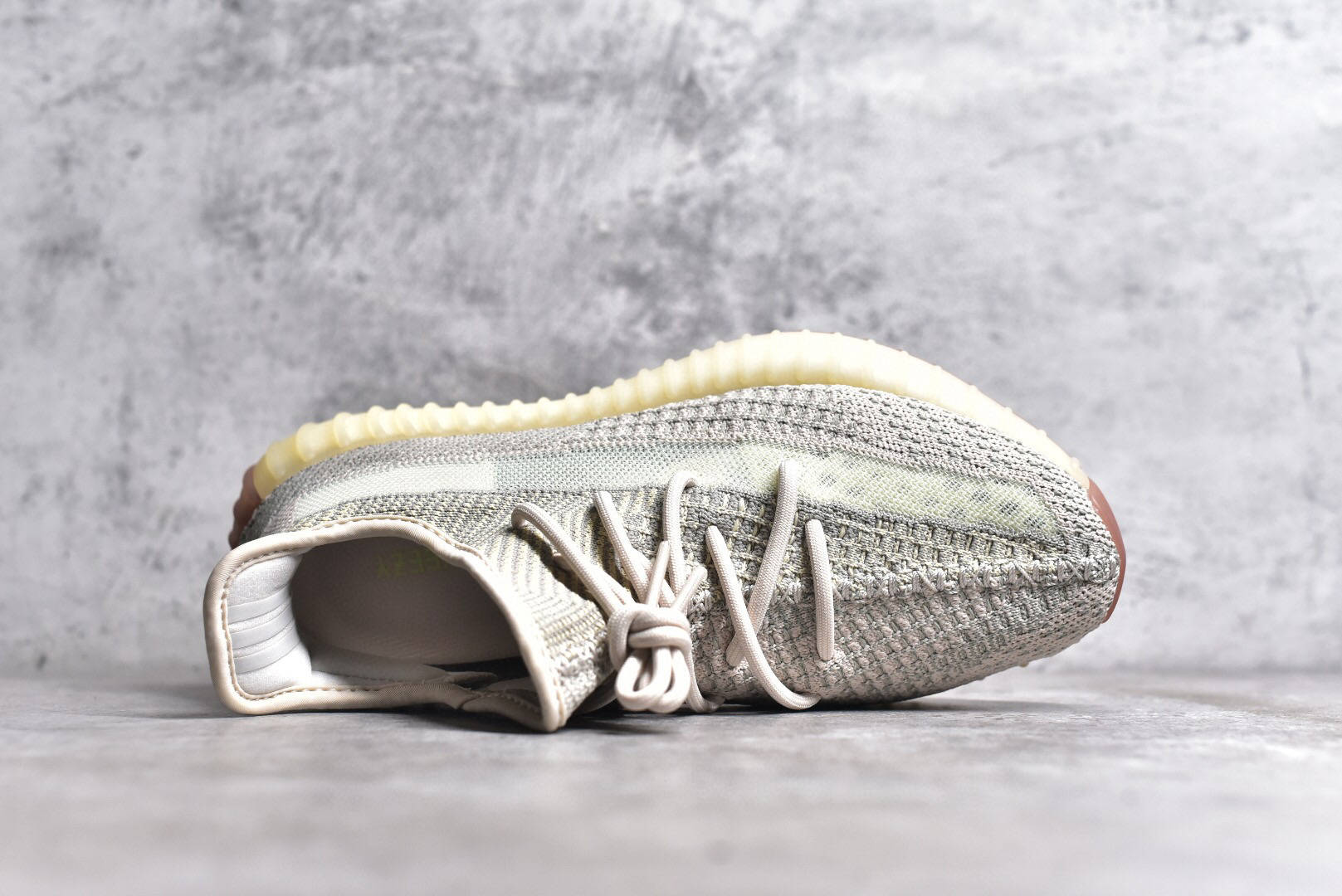 adidas yeezy 350v2 boost citrin yecheil 椰子柠檬黑红拼接天使运动