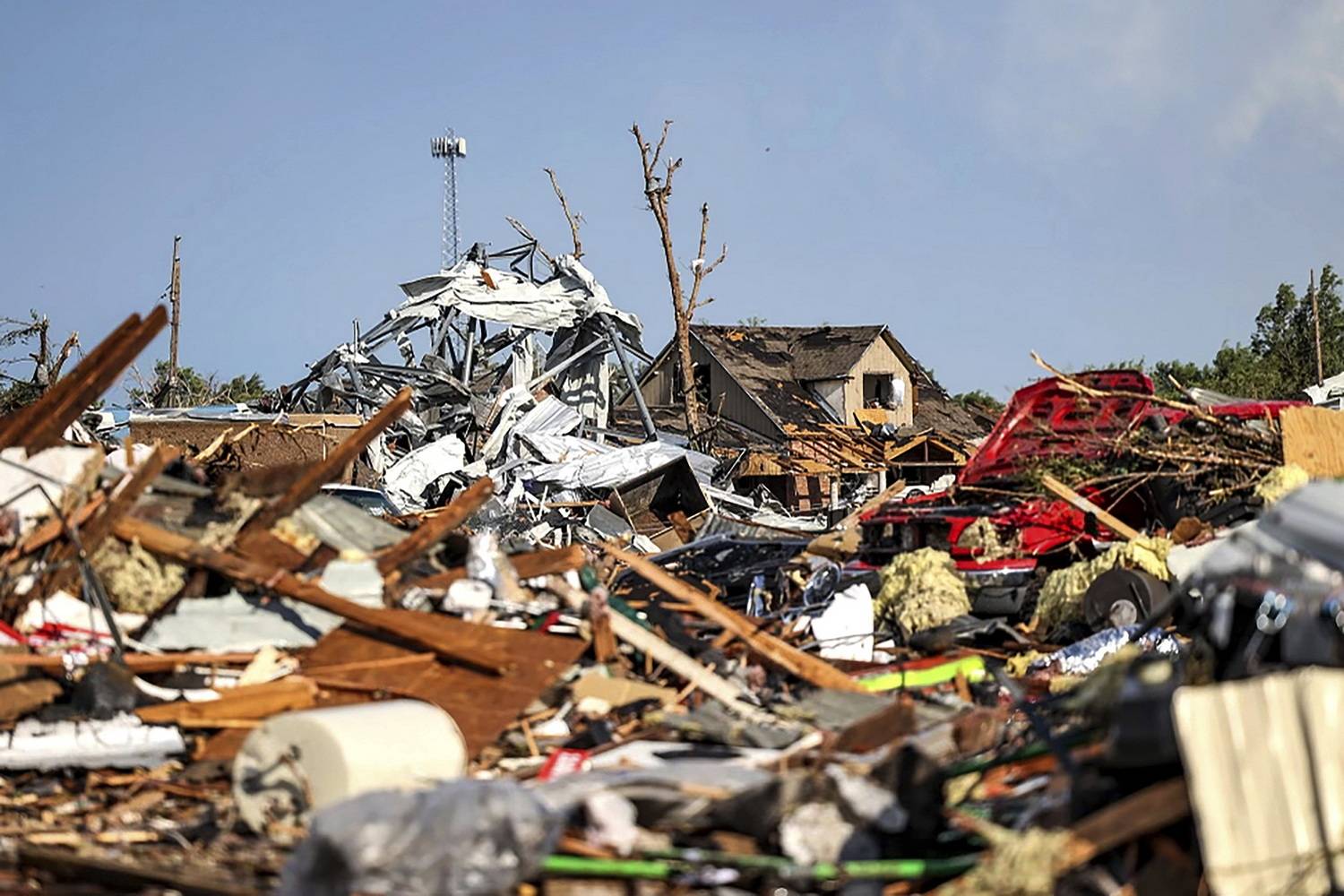 龙卷风袭击美国中部 已致80多人死亡