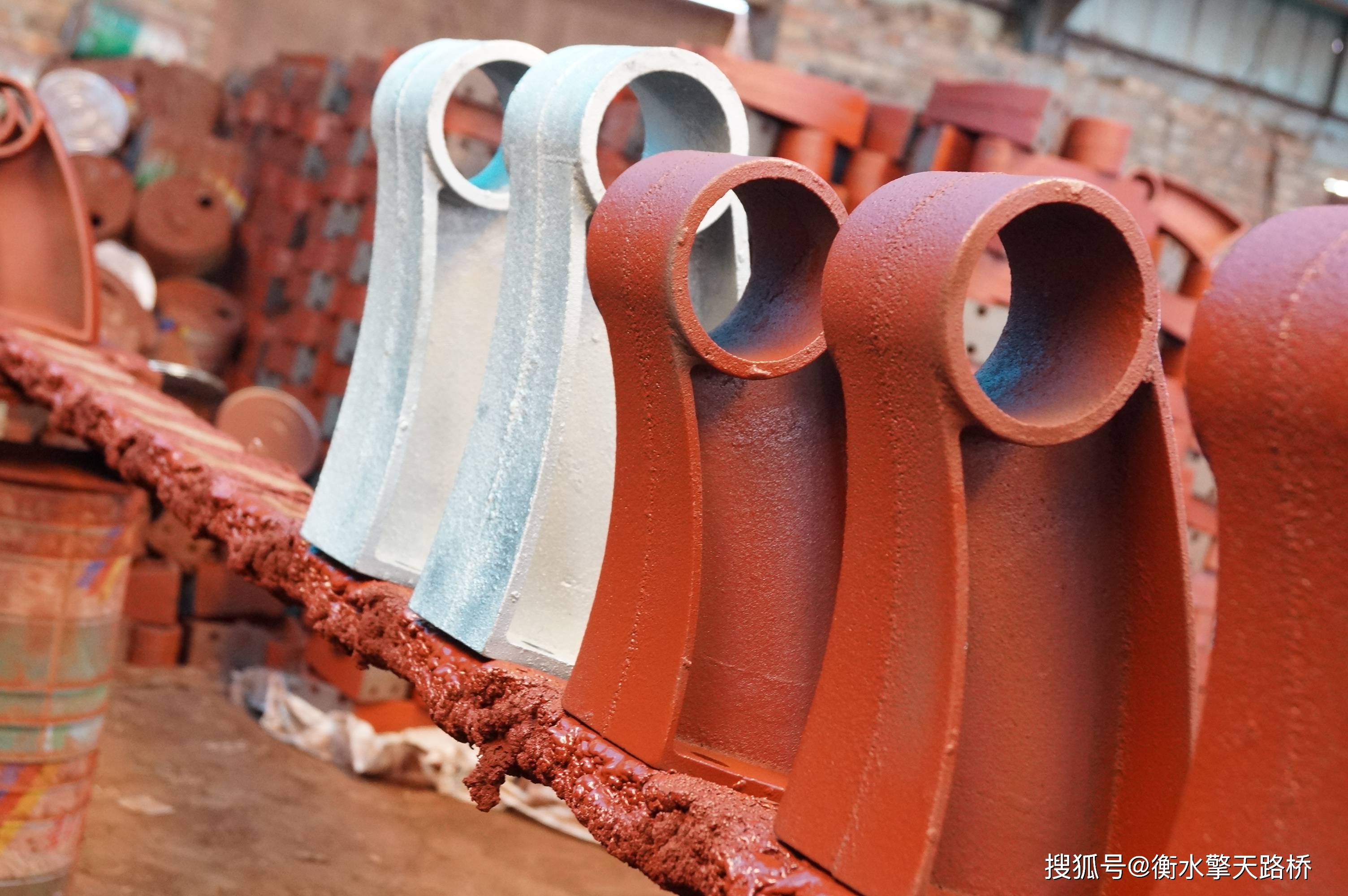 铸钢扶手防撞护栏支架 防撞护栏支撑架铸铁牛角桥梁支架 护栏立柱