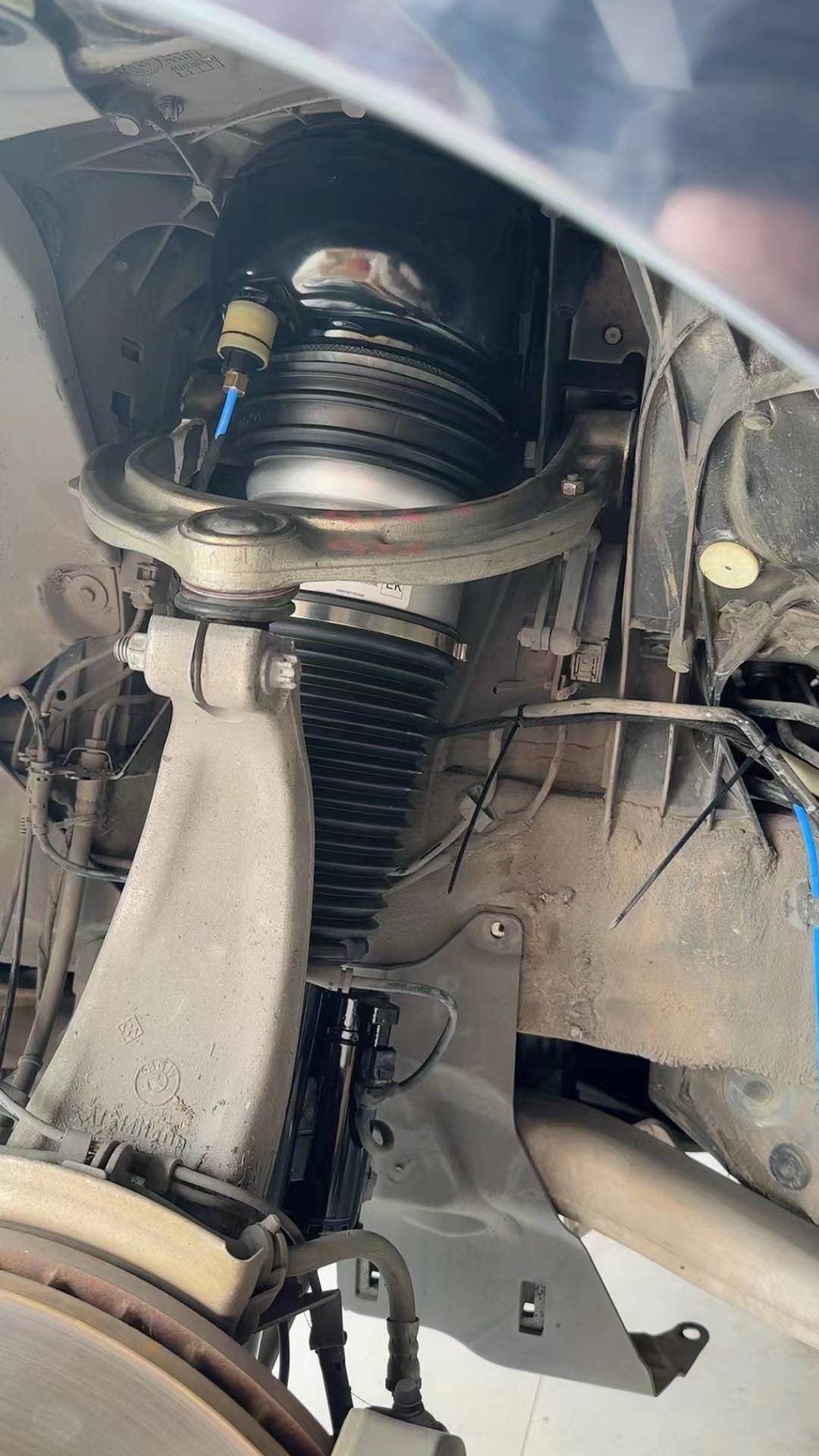 新款宝马540li升级原厂双轴空气悬挂系统是什么样的效果