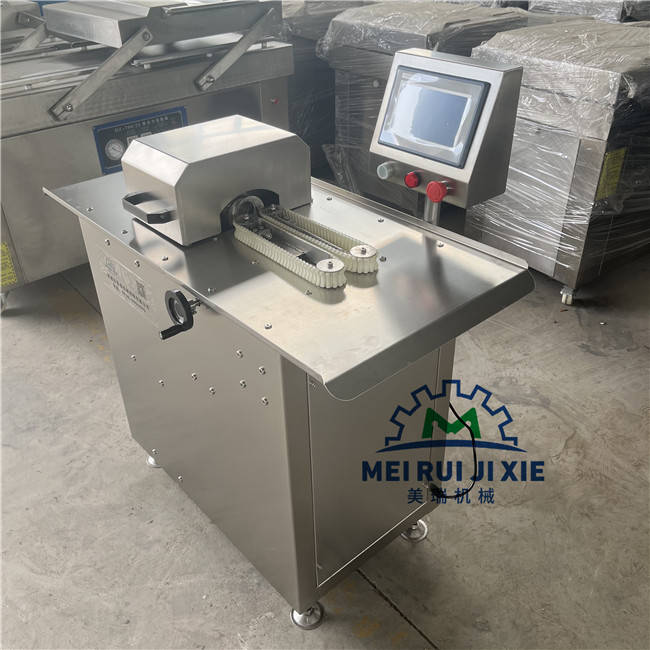 猪肉鲜肉火腿肠加工成套设备 火腿肠加工生产线厂家_客户_机器_进行