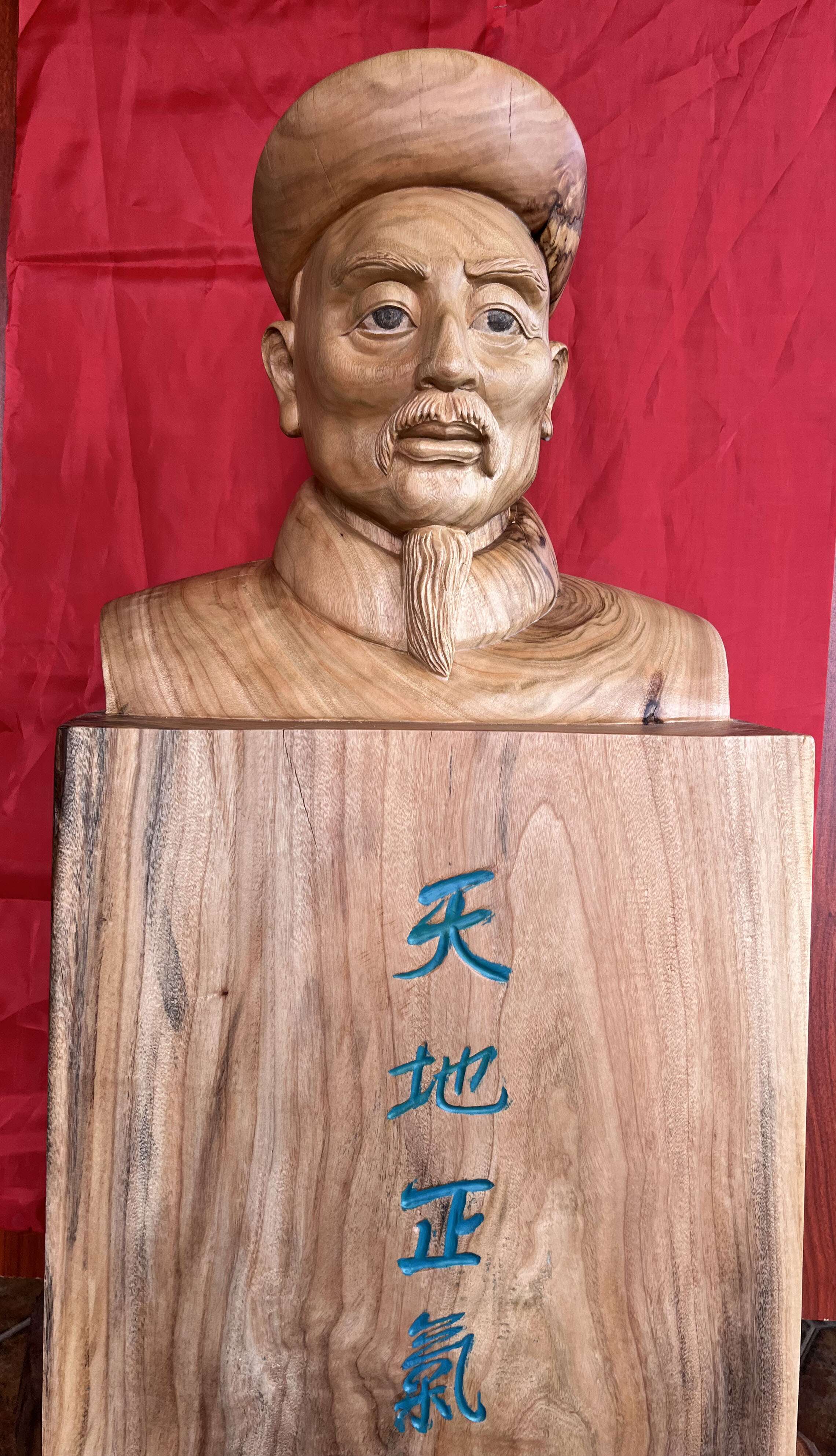 非遗木雕《天地正气》左宗棠半身雕像在湘阴雕刻竣工