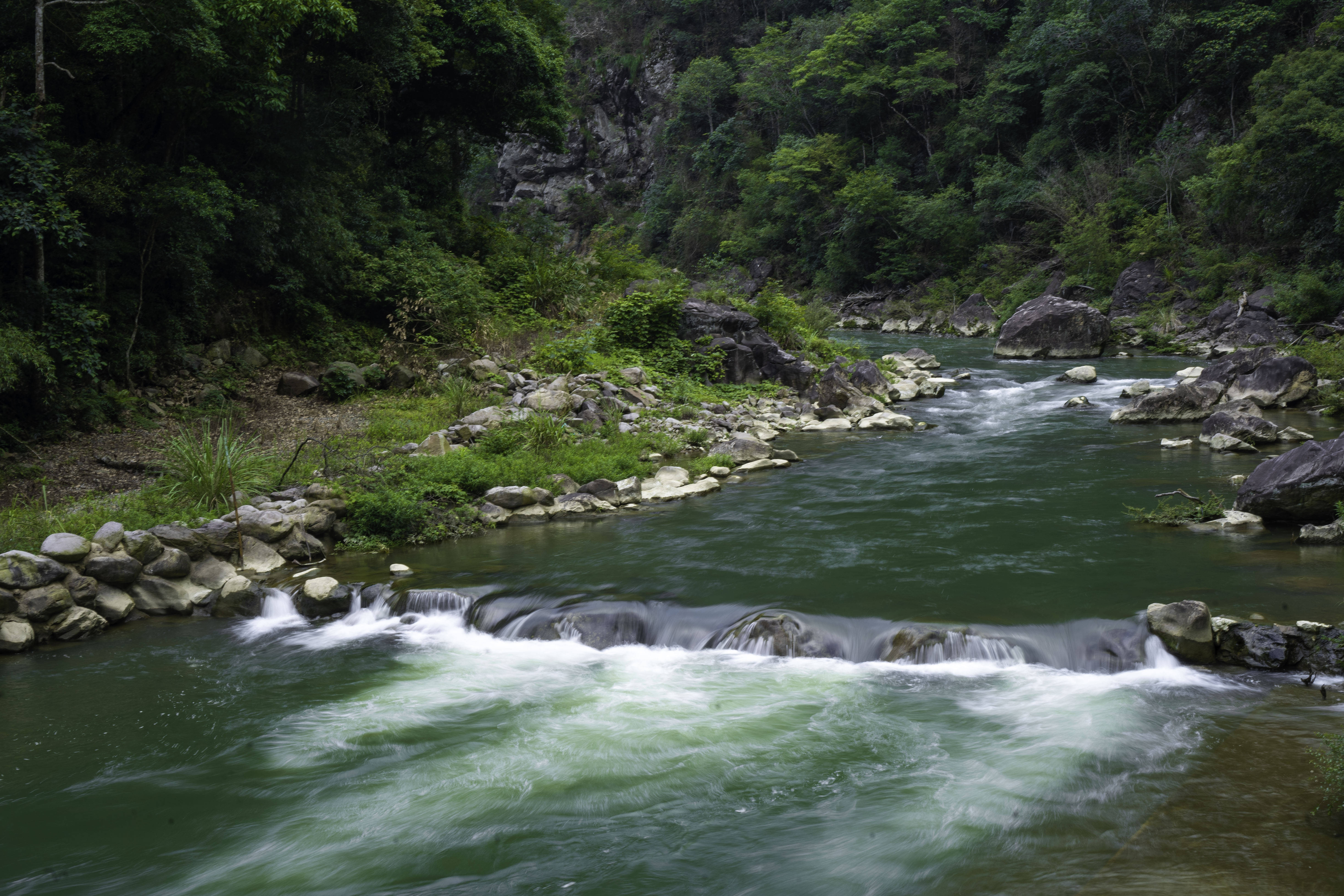 坐着火车去漂流,就在宜春靖安县