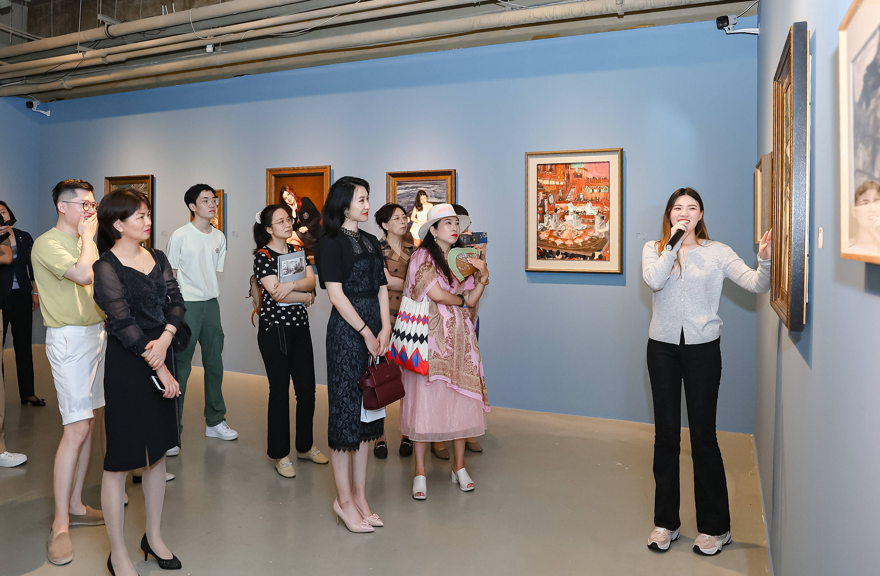 展览小艺术家于飞,现场讲解作品的创作理念和过程展览