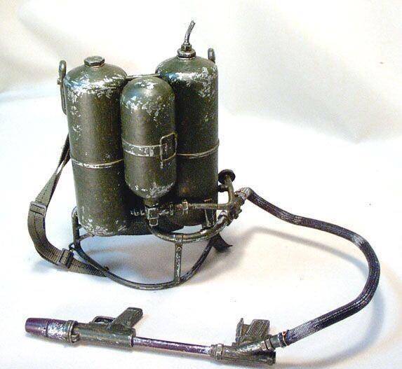 所以我们就拿美军在二战太平洋战争中使用最多的m2型单兵喷火器为例