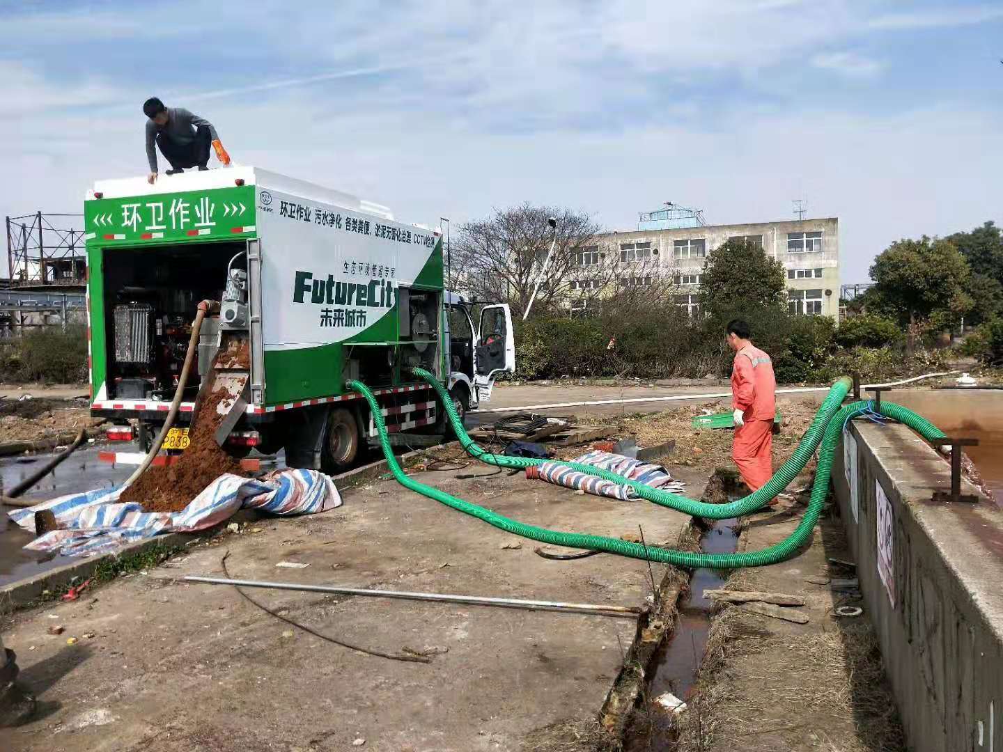 紫外线光固化设备车一台,潜水设备3套,大中小型电动疏通机数十台,各种