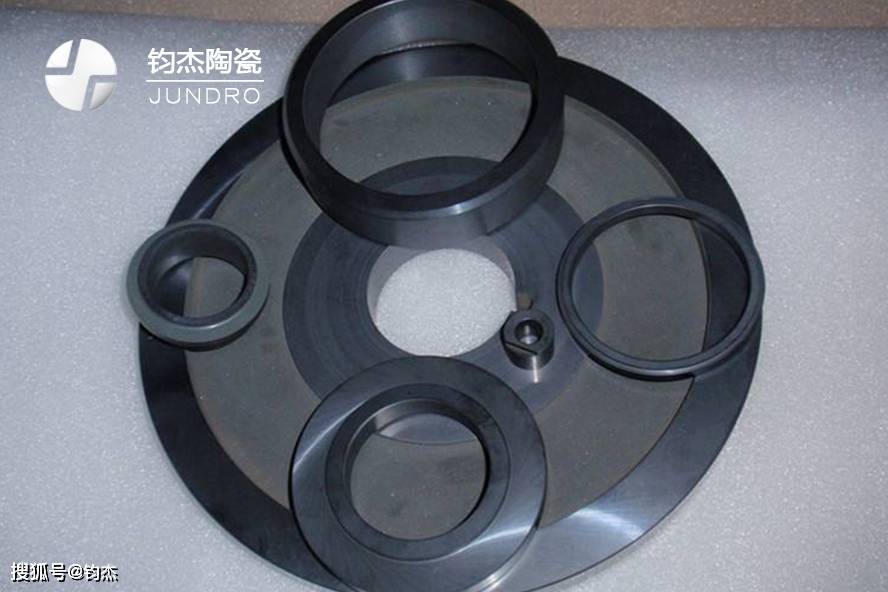 陶瓷碳化硅由si-c四面体堆积而成,有α和β两种晶型,在烧结温度低于