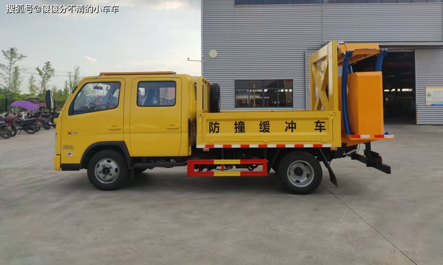 高速公路护栏抢修车:快速响应护栏损坏,保障道路安全_搜狐汽车_搜狐网