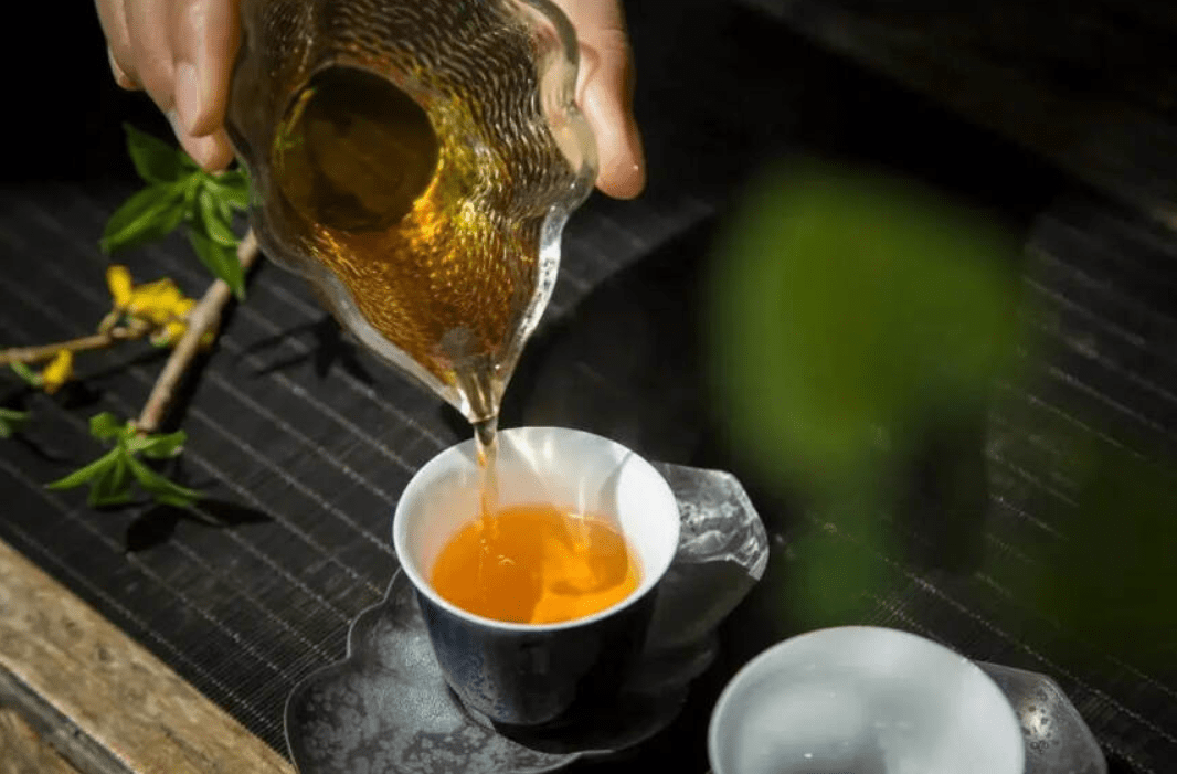 为什么有的红茶喝起来有酸味？