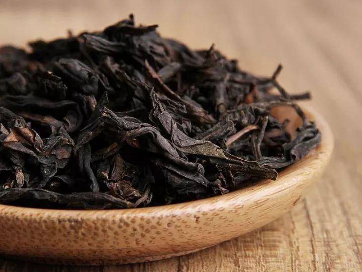 老君眉是武夷岩茶中现存的稀缺古老茶树品种之一,有一百多年的历史,为