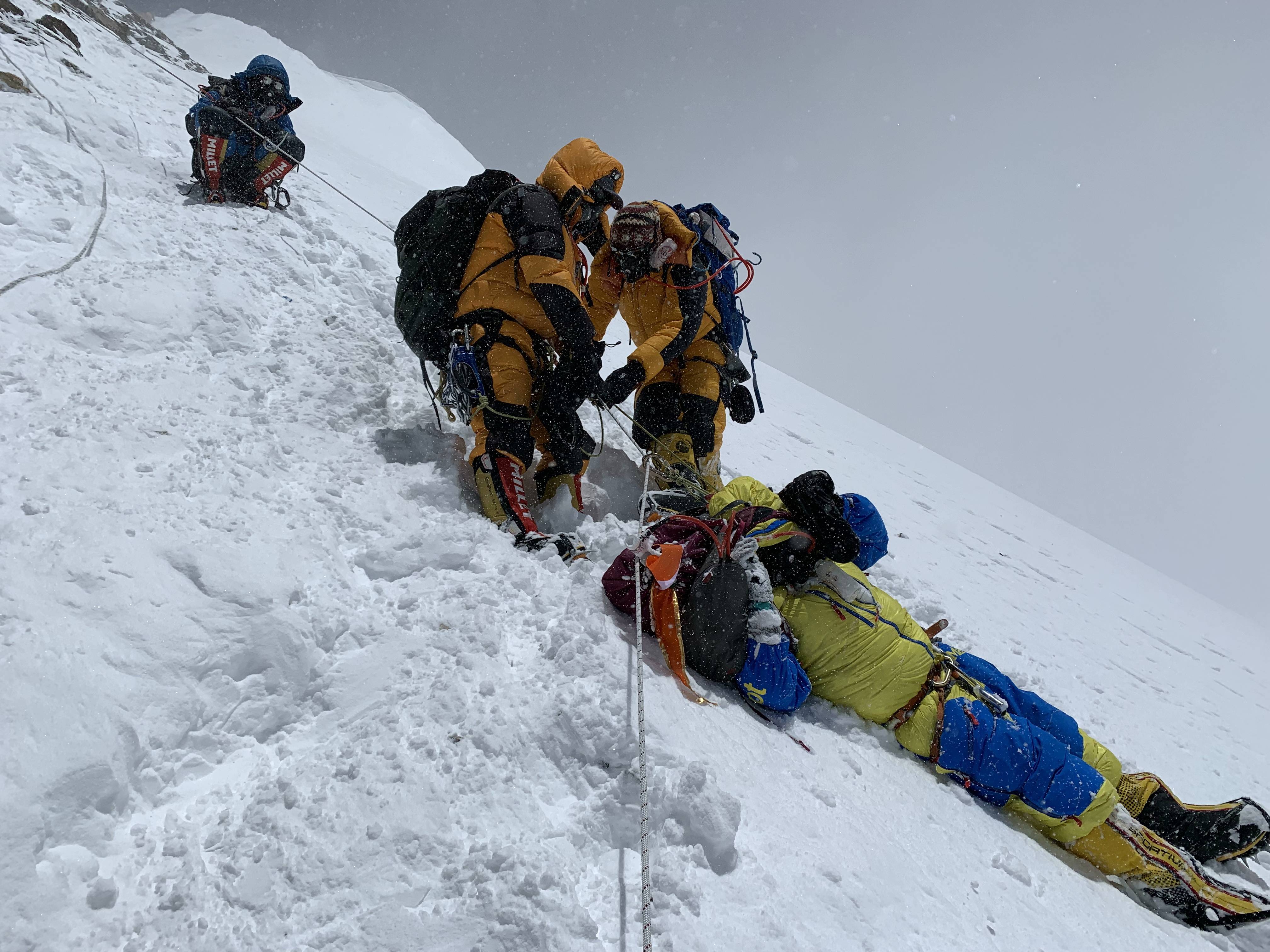 汝志刚三次登顶珠峰访谈:5年3次珠峰花掉110多万 遇难29人