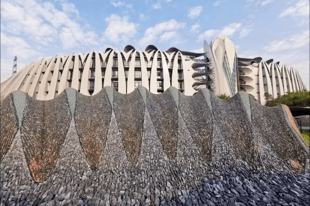 的建筑相映成趣……这就是国际高端女装玛丝菲尔时尚集团的总部所在地