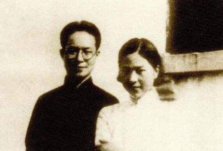 住在一起一段时日后,胡兰成还将这事儿告诉张爱玲,意思是,你看,我虽与