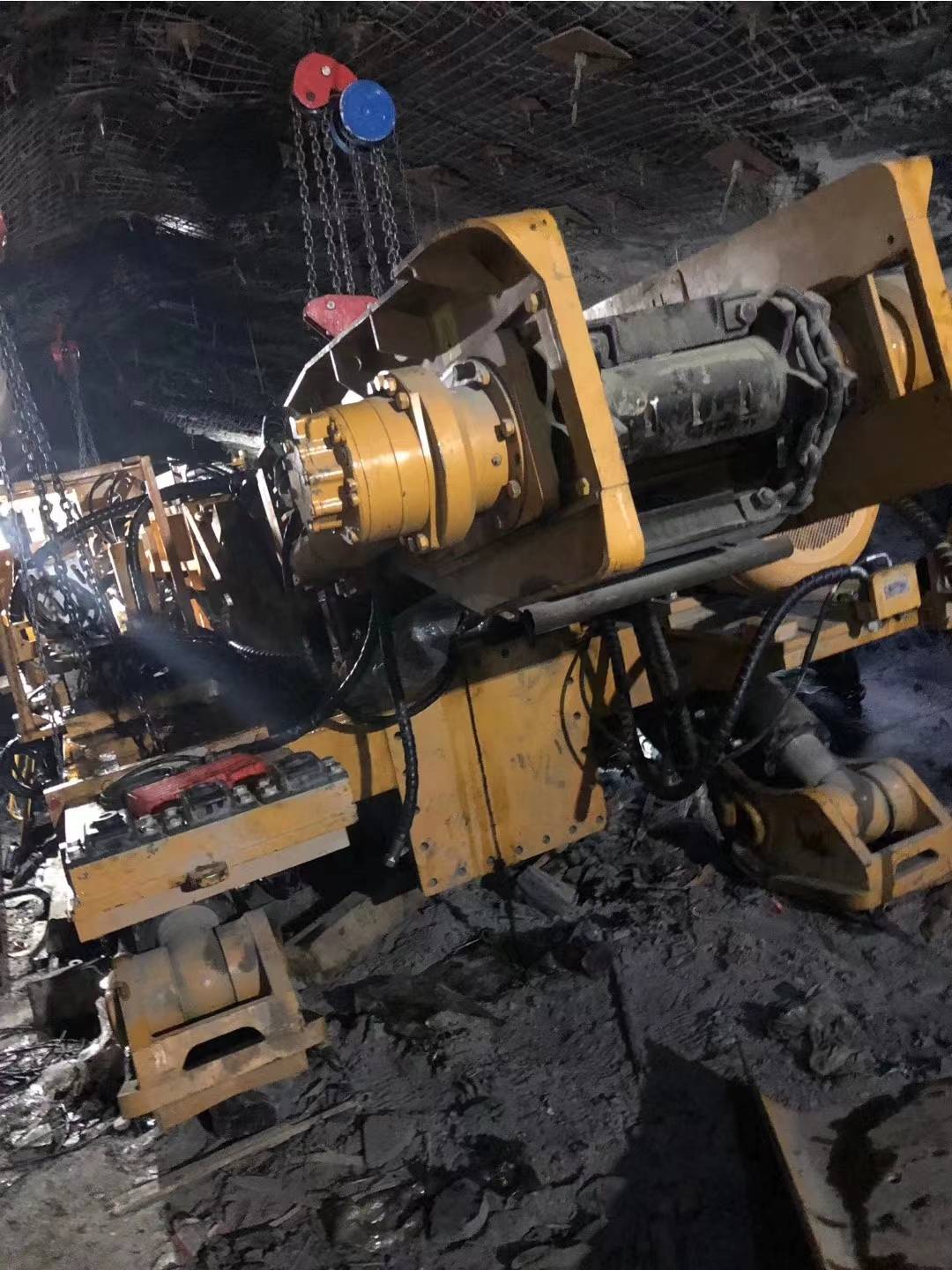 渣机油缸全套变量柱塞泵十联发操作手柄发扒渣机主泵高压油缸弯管凿岩