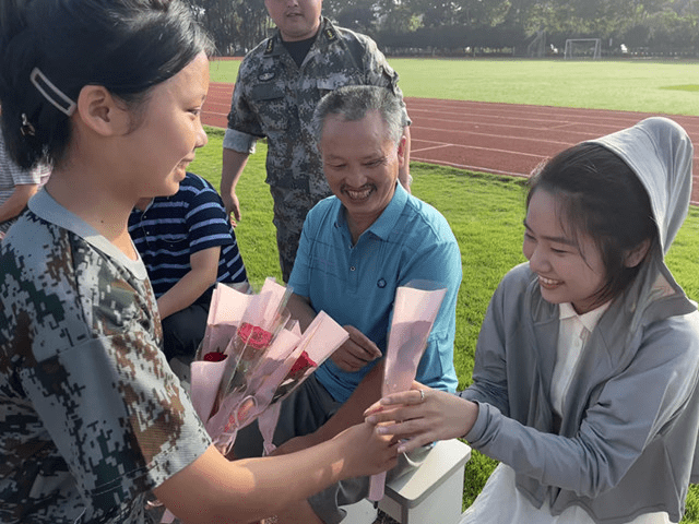躬耕教坛,强校有我——孝丰中学庆祝第39个教师节_鲜花_节日_仪式