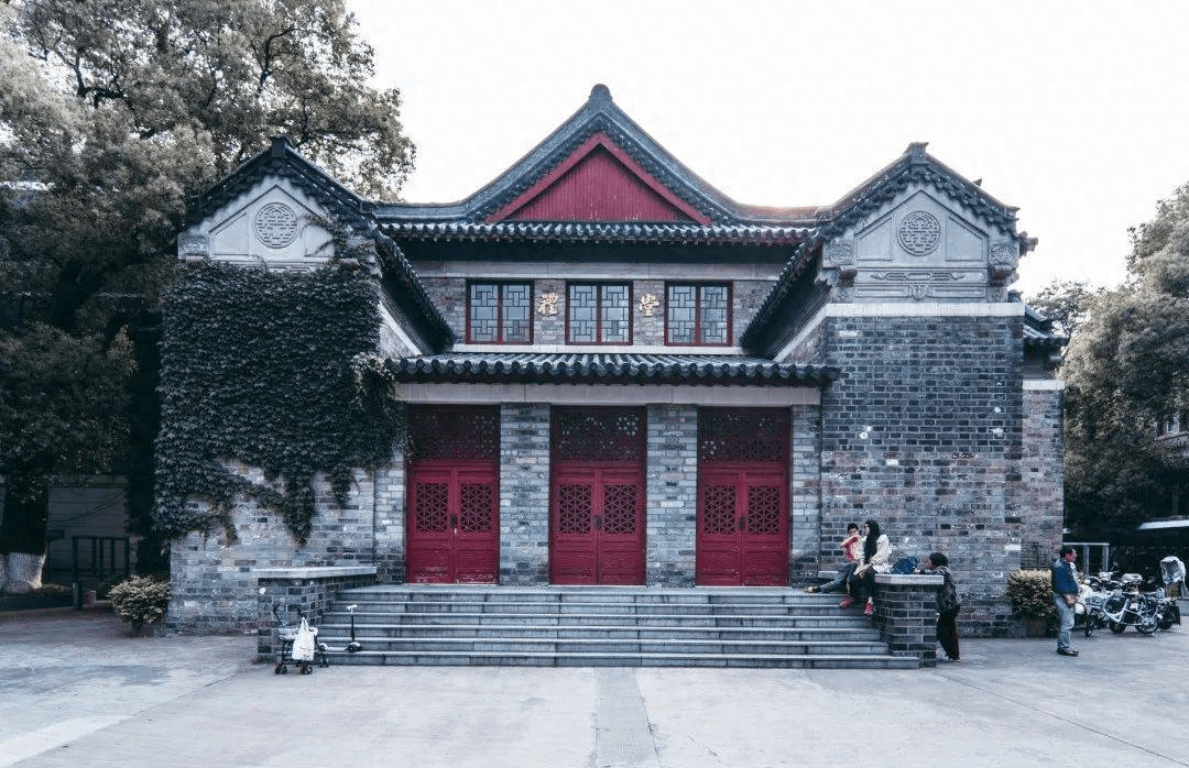 鼓楼校区金陵大学建筑群有南京大学考古与艺术博物馆,南京大学地球