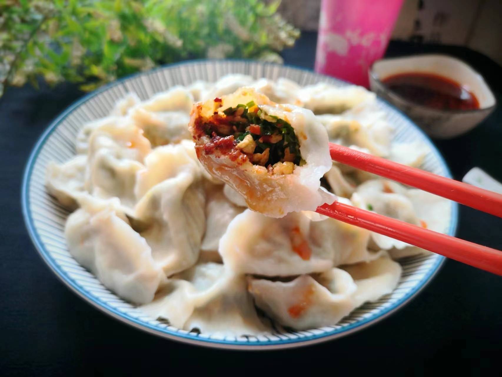 秋天包饺子,就选这三样食材做馅,鲜美又多汁,一口一个真解馋_韭菜