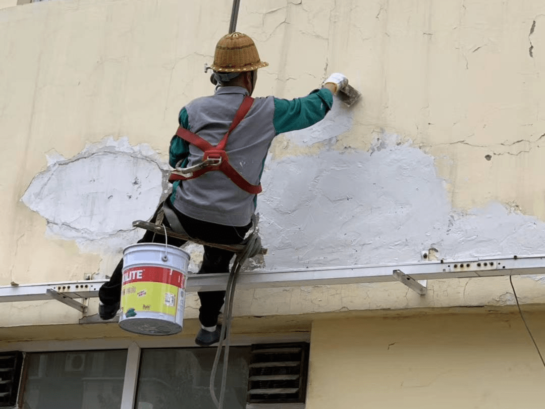 外墙空鼓脱落严重后果及外墙维修方案_问题_进行_加固