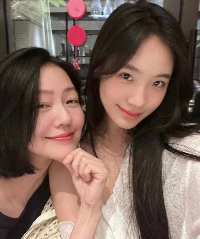 小s高调晒合照,大s引发热议!_工作_人生_姐妹