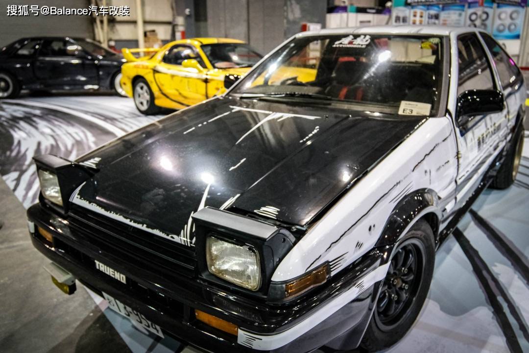 高桥启介 fd中里毅 r32还有经典的头文字d三件套, 三代同堂的86,很