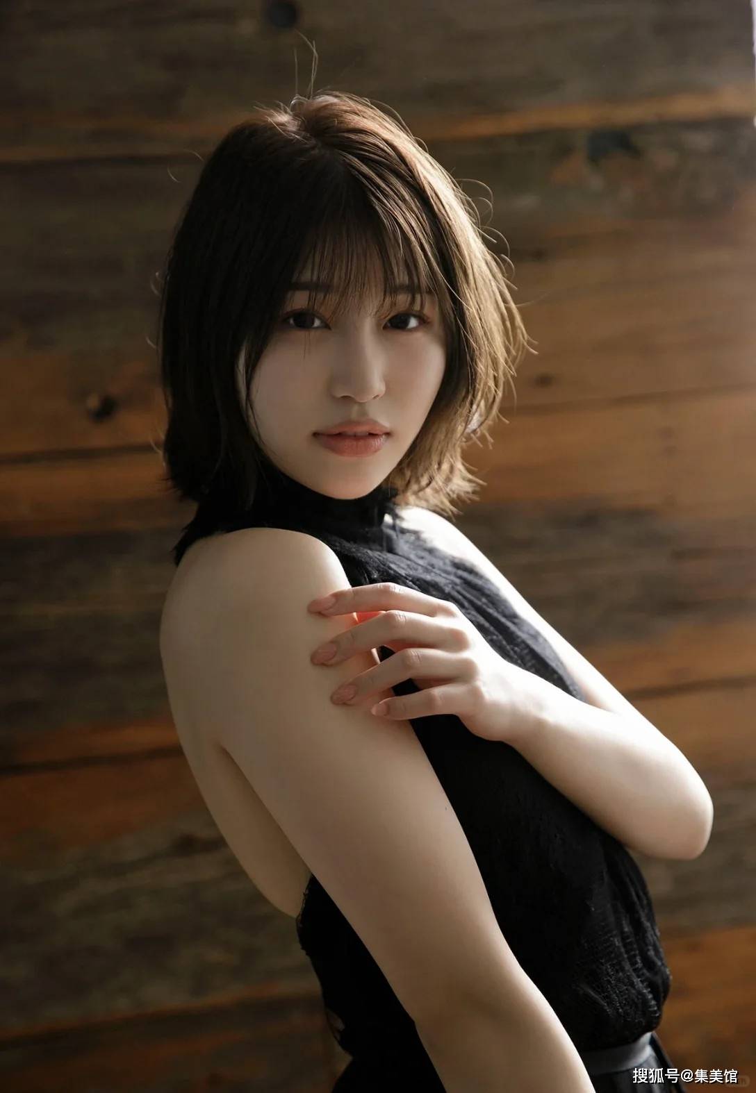 太撩人了！38岁唯井真寻，性感婀娜美得令人陶醉！_手机搜狐网