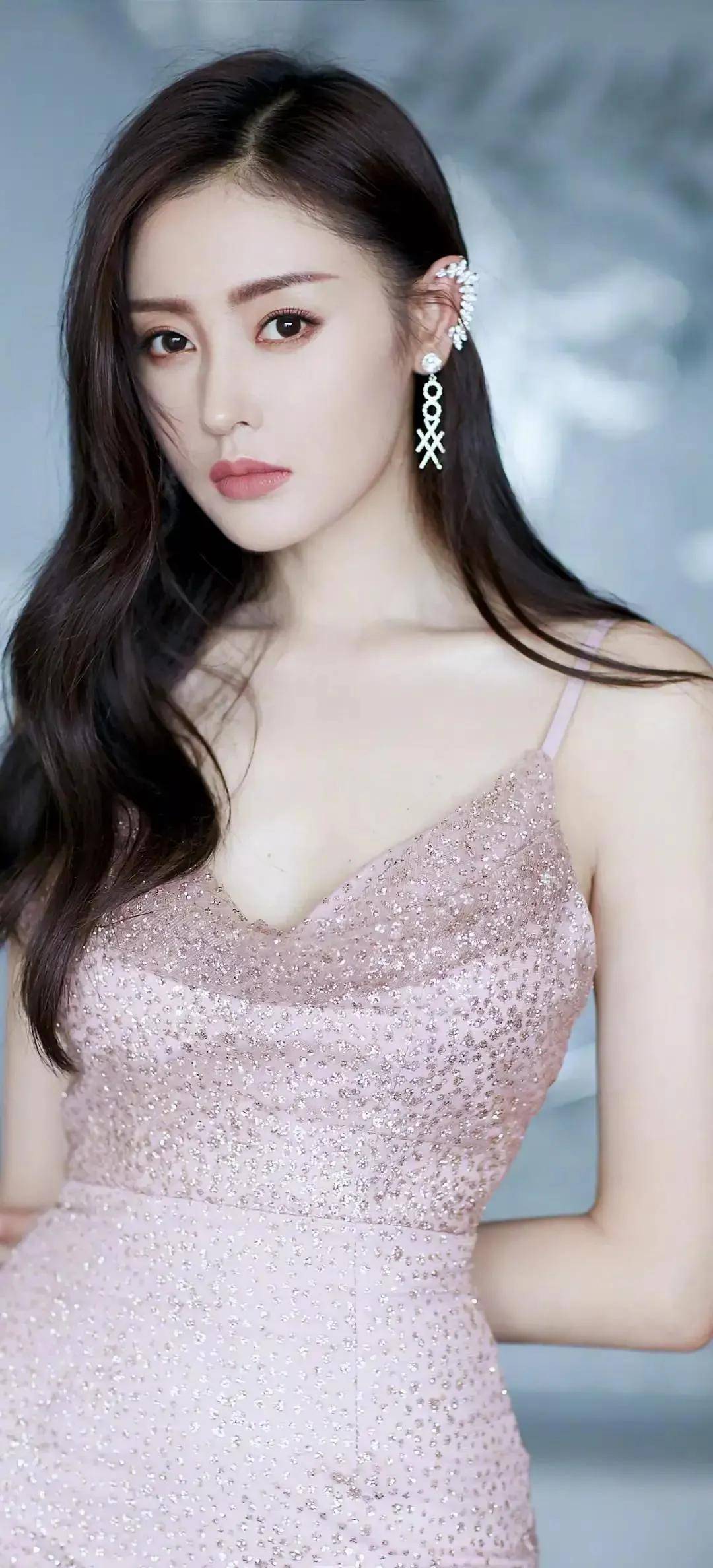 张天爱:拥有天使面孔和火辣身材的绝美女神_人们_外表_都能